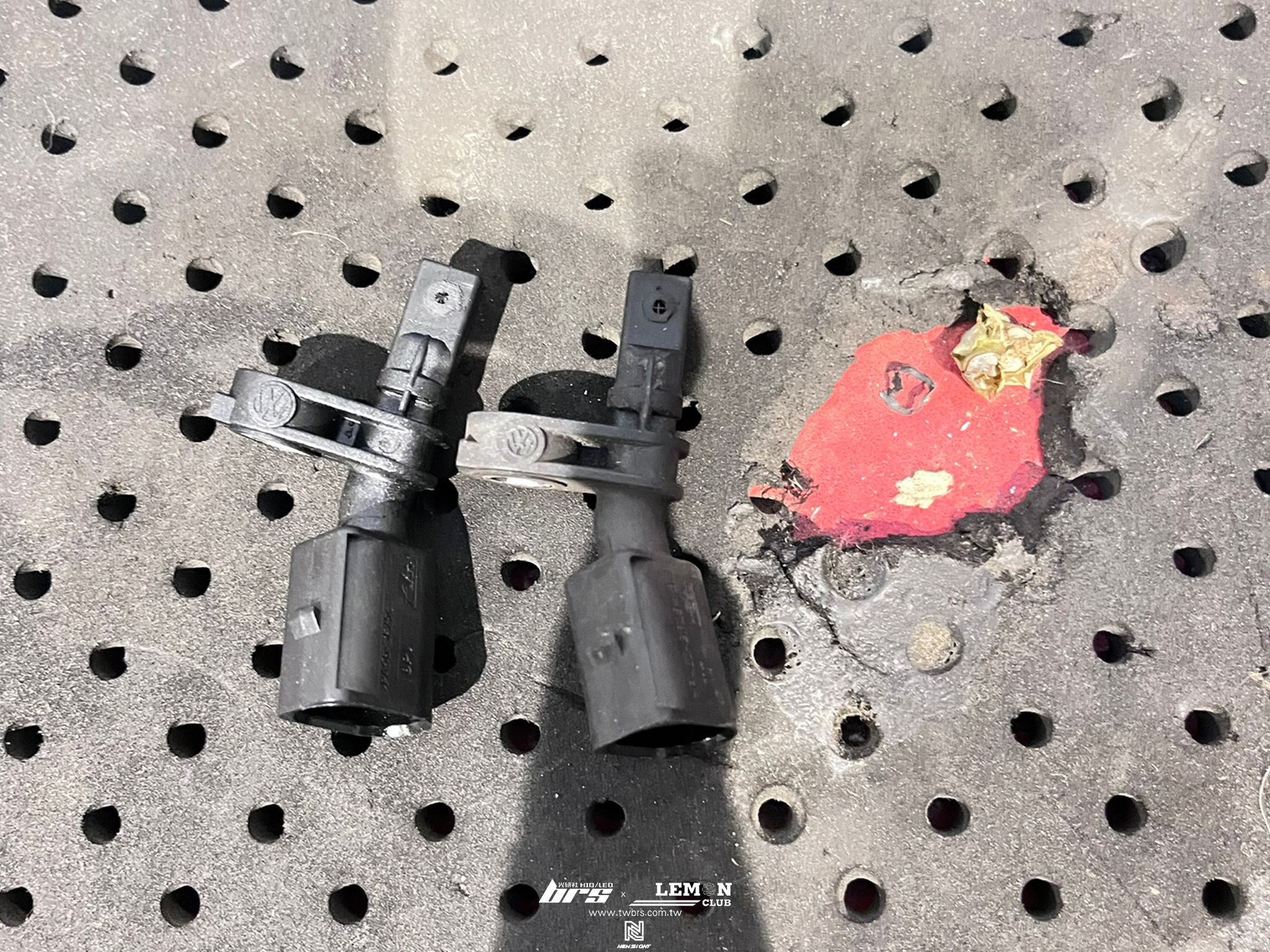 Skoda Superb 安裝 左前輪速感知器