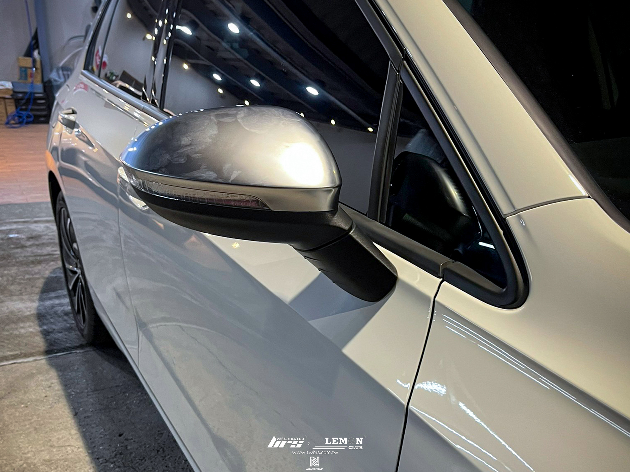 Volkswagen Golf 8 安裝 鍍鎳銀後視鏡蓋