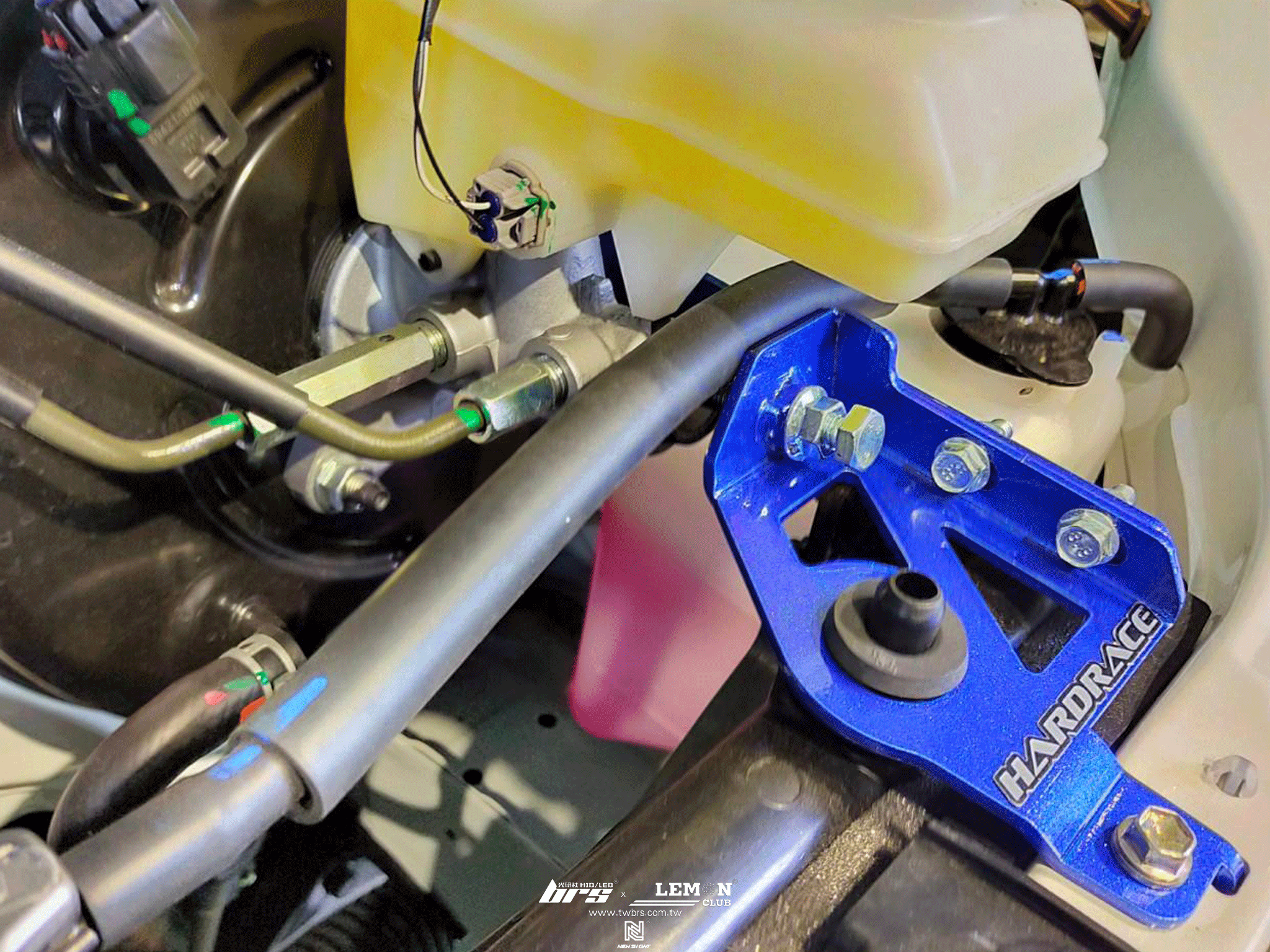 Toyota Town Ace 安裝 U-BS強化進氣管+HARDRACE 煞車總泵頂桿