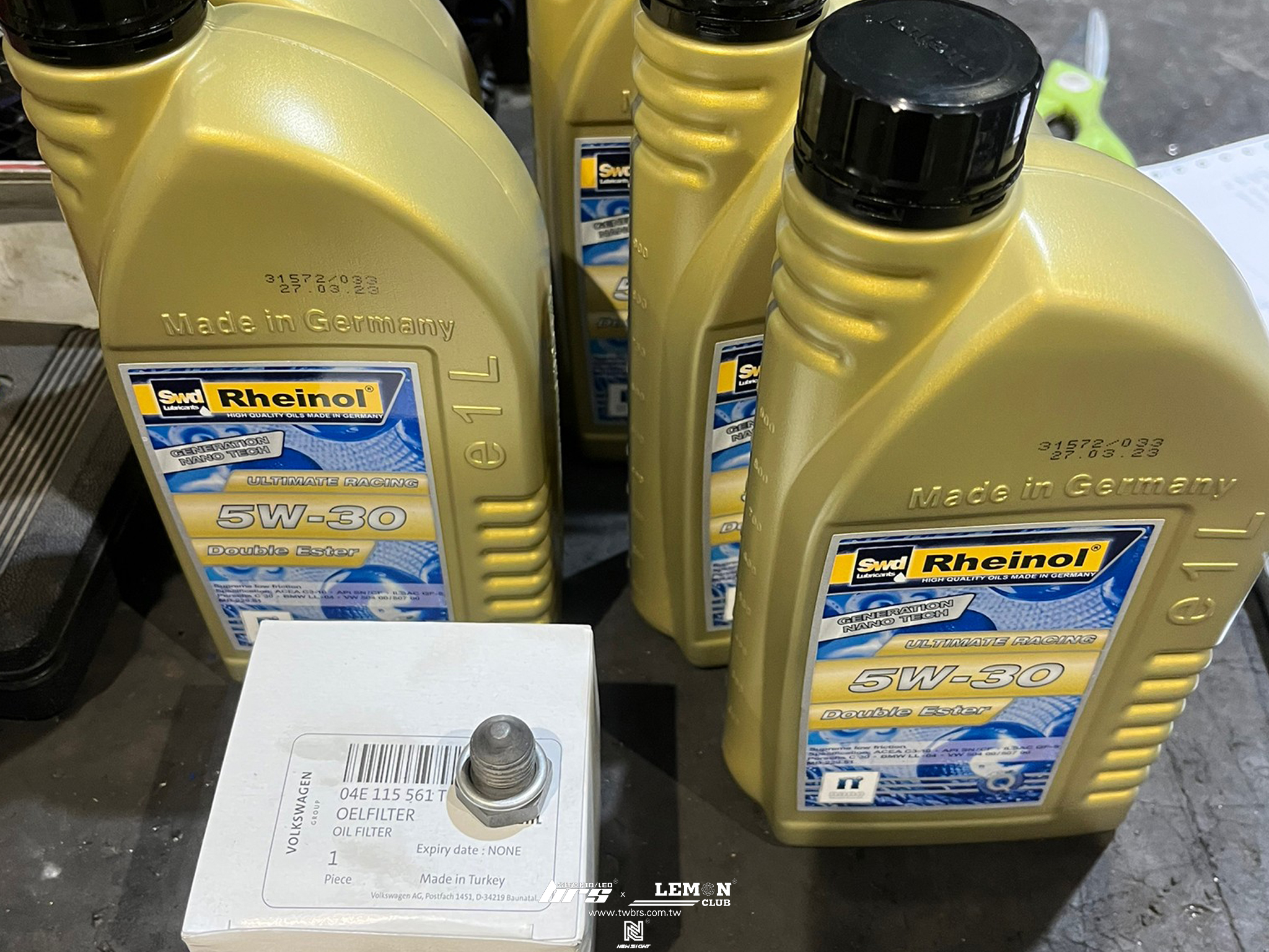 Skoda Octavia 保養(Rheinol萊茵機油5W30+原廠機油芯+原廠洩油螺絲+原廠洩油螺絲墊片)