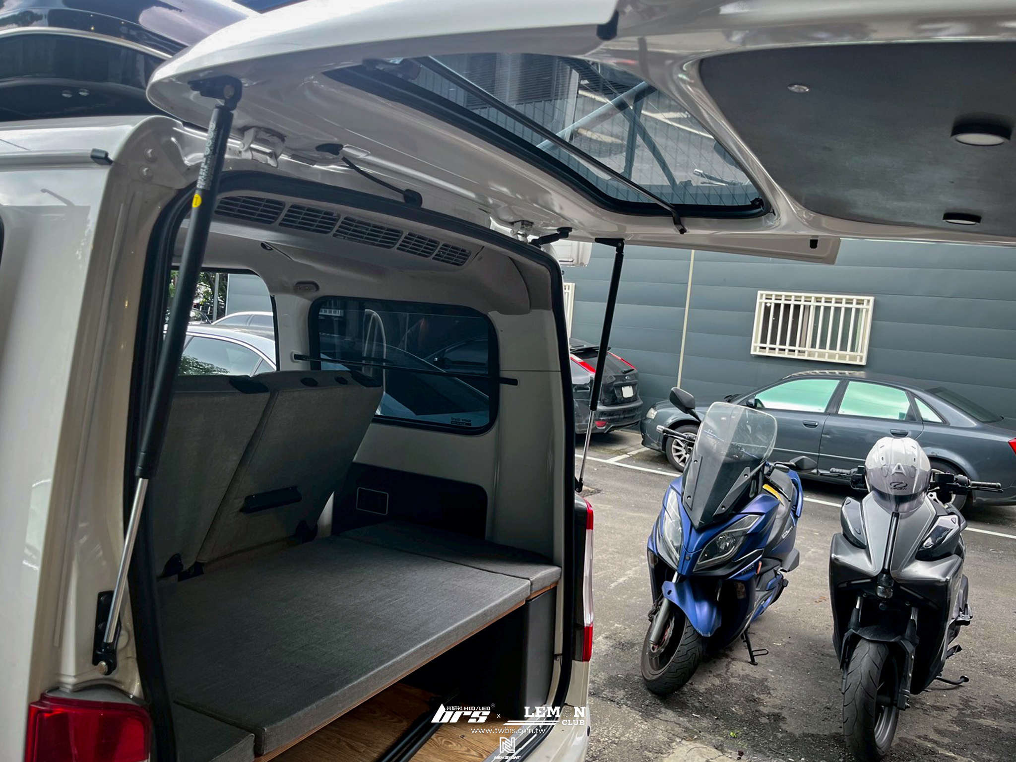 Toyota Town Ace 安裝 後車廂加強撐桿