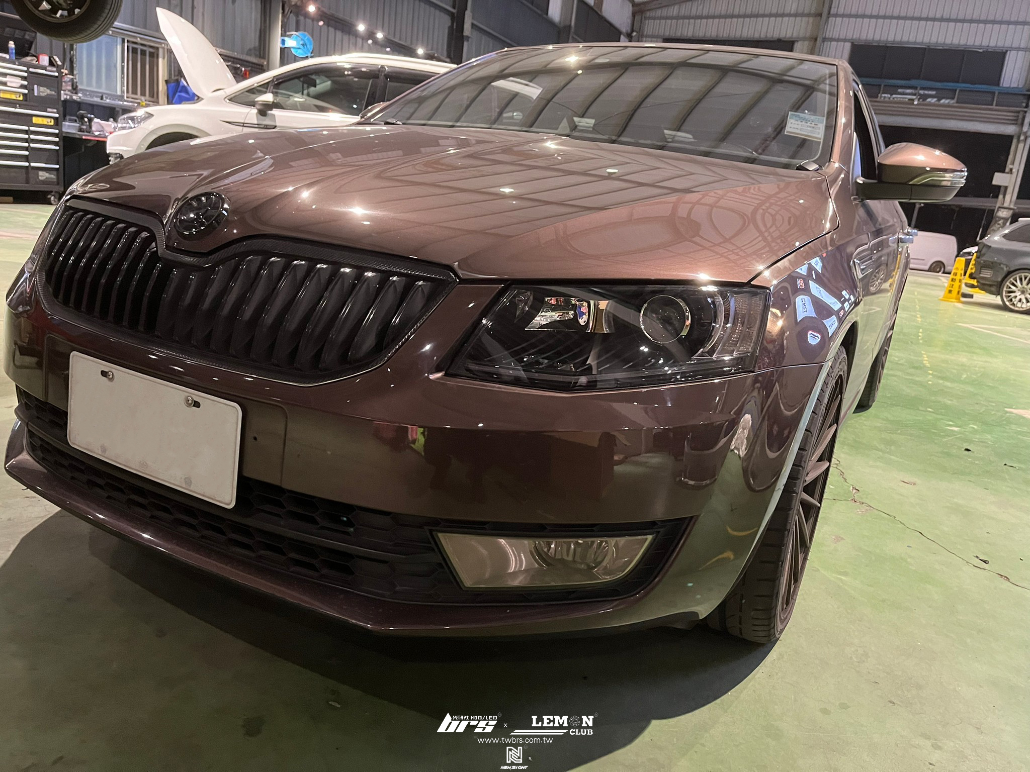 Skoda Octavia 安裝 魚眼大燈總成