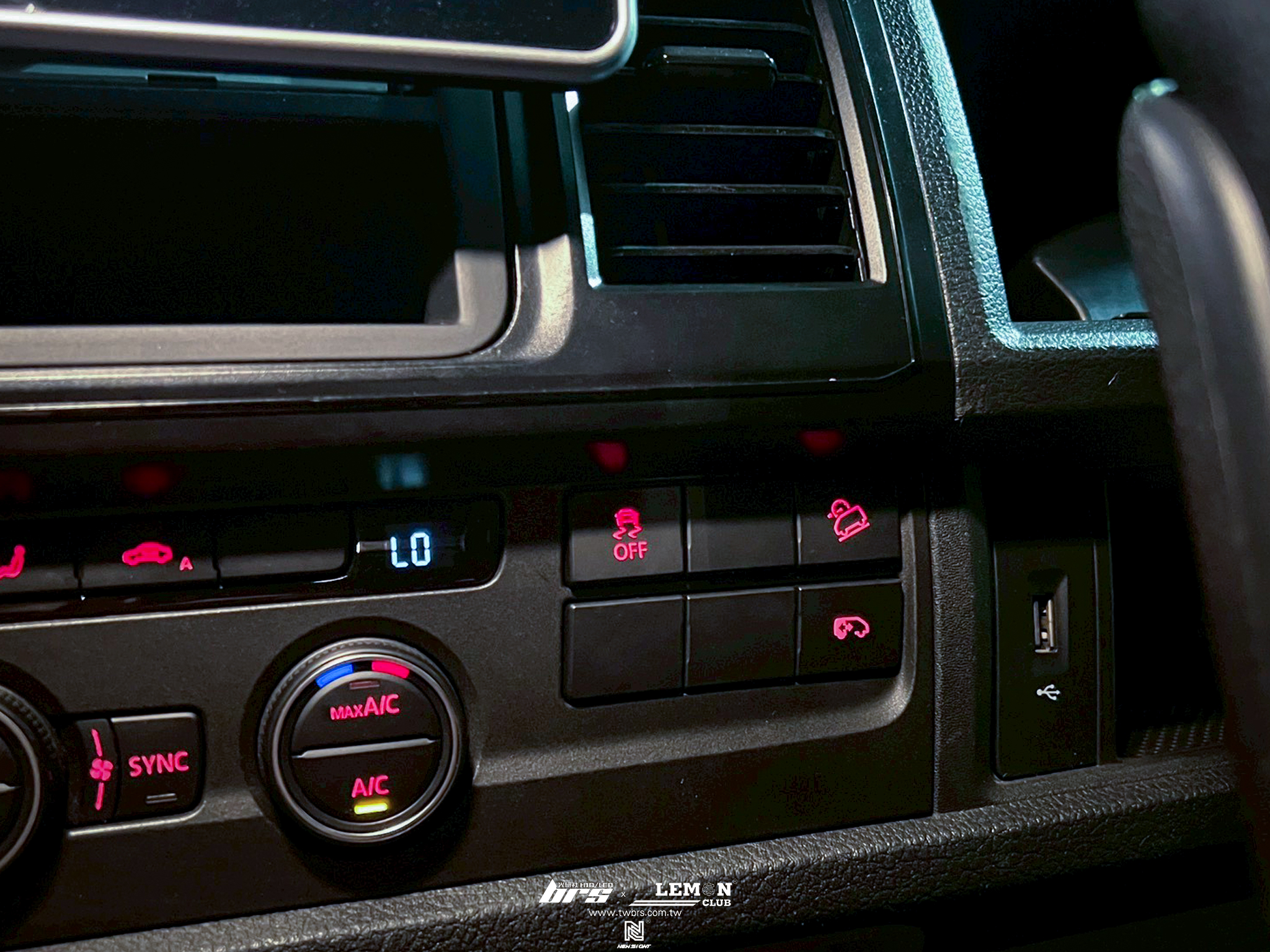 Volkswagen T6 安裝 原廠電吸中門套件+原廠下坡輔助按鍵(HDC)+原廠防滑按鍵(ESP)+LUFI四代全液晶OBD多功能儀表