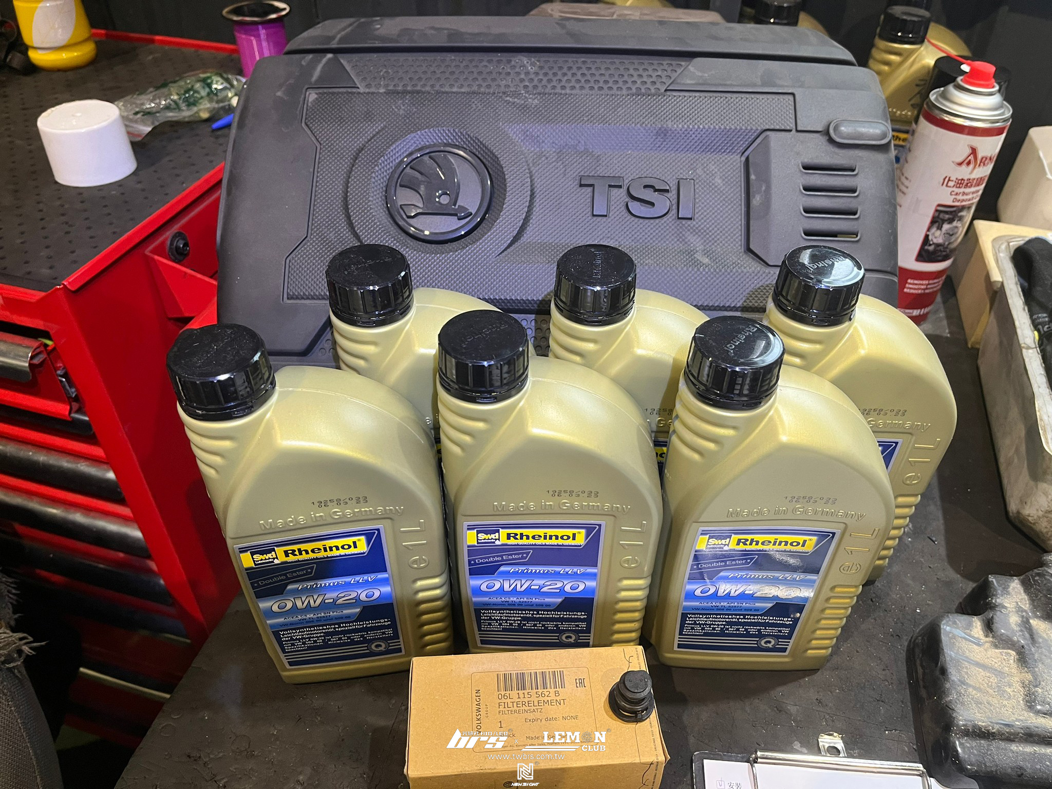 Skoda Octavia 保養(德國Rheinol萊茵機油5W30+原廠機油芯+原廠洩油螺絲+原廠洩油螺絲墊片)