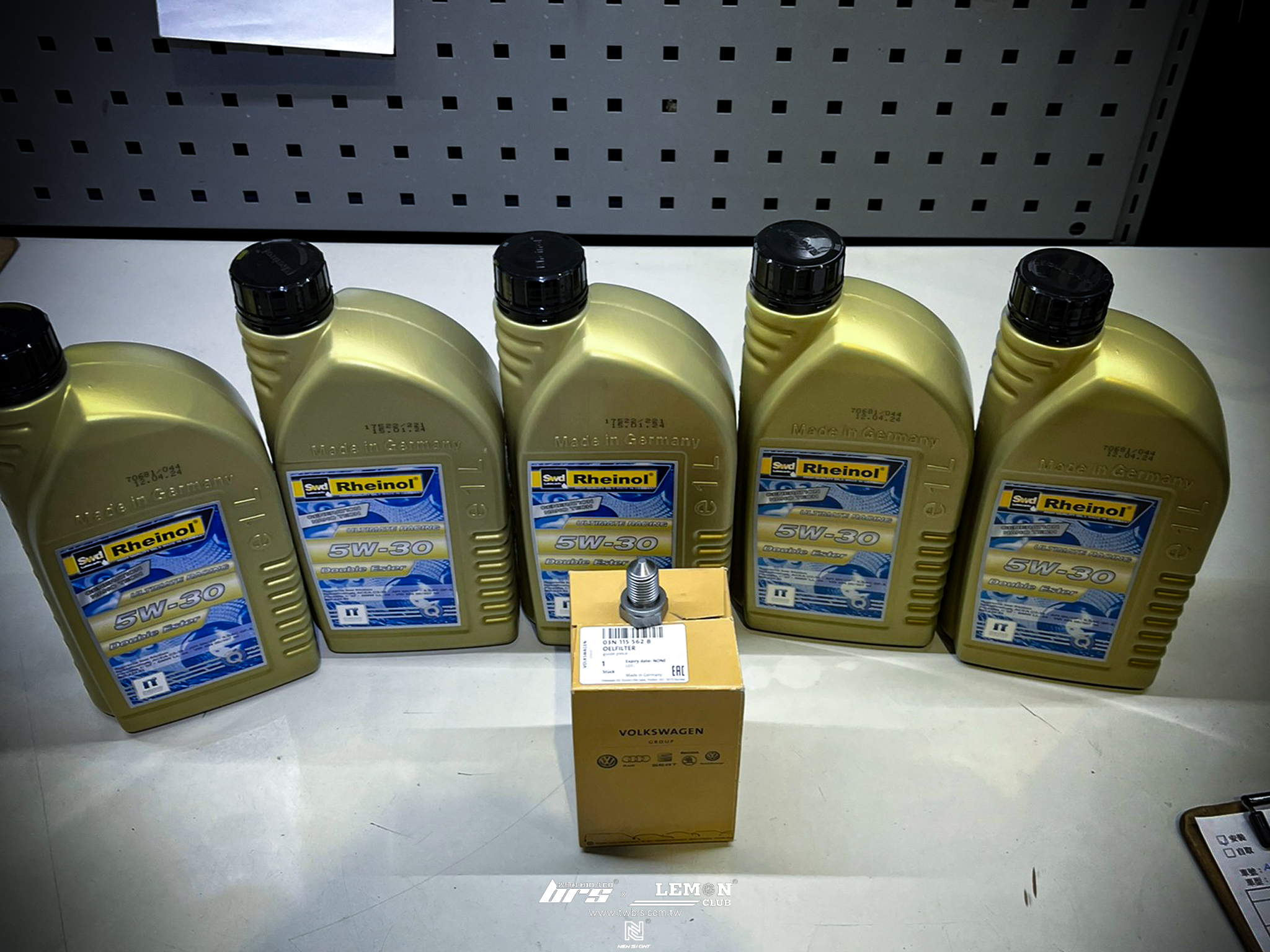 Skoda Octavia 保養 德國Rheinol萊茵機油5W30更換+原廠機油芯更換+原廠洩油螺絲+墊片更換