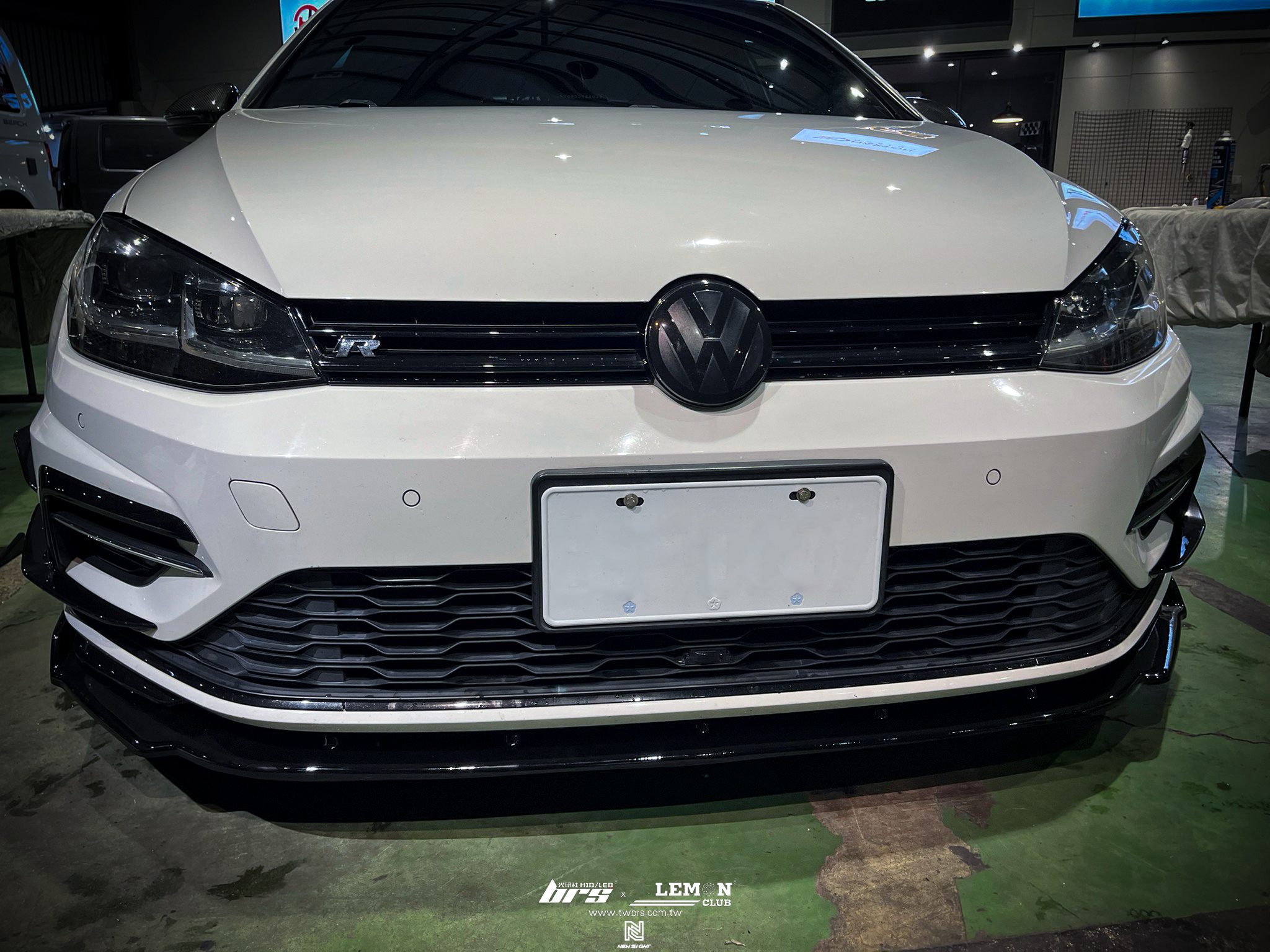 Volkswagen Golf 7.5 R-Line 安裝 類MAX前下巴FD1