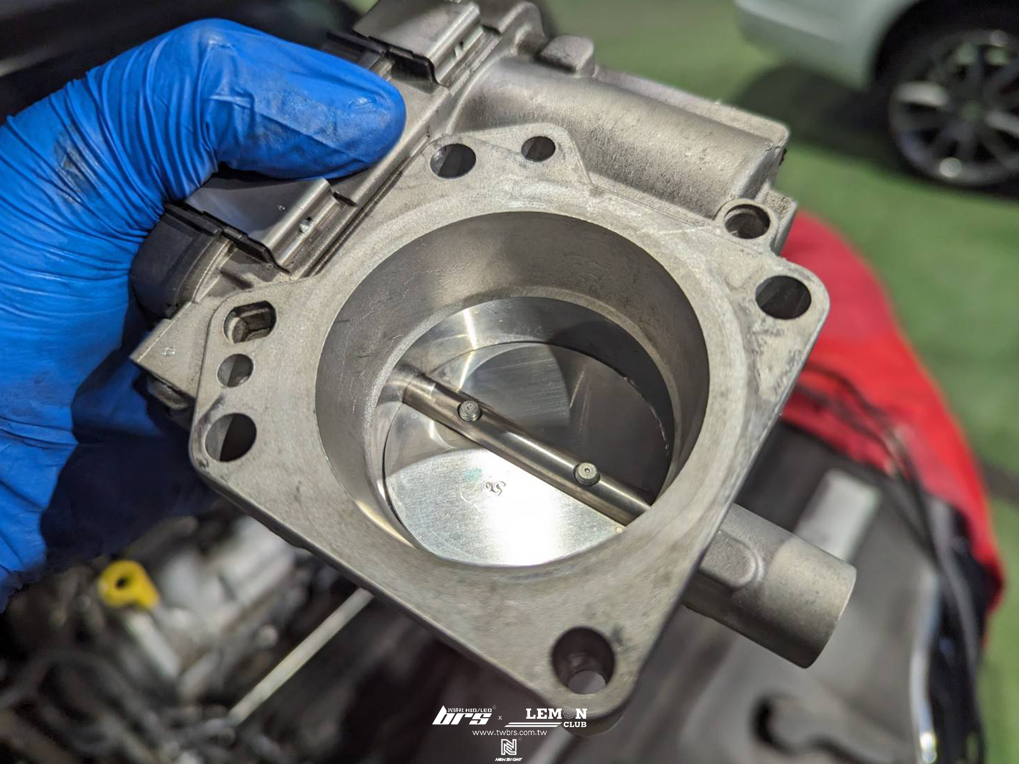 Skoda Superb 保養(萊茵機油0W20+杏合醫療級MQB冷氣空調濾芯+原廠進氣濾芯+原廠火星塞+閥體油+變速箱油+原廠外皮帶+DOT4號煞車油)+冷氣清洗+節氣門清洗+蒸發器清洗