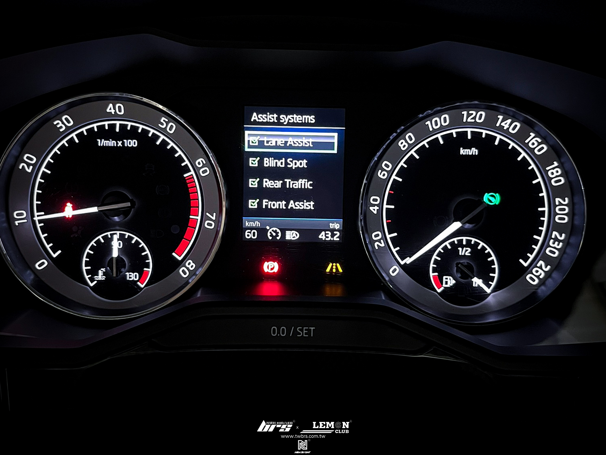 Skoda Superb 保養 原廠車道保持系統+怠速熄火啟停自動關閉器+德國Rheinol萊茵機油5W30更換+原廠機油芯更換+原廠洩油螺絲+墊片更換