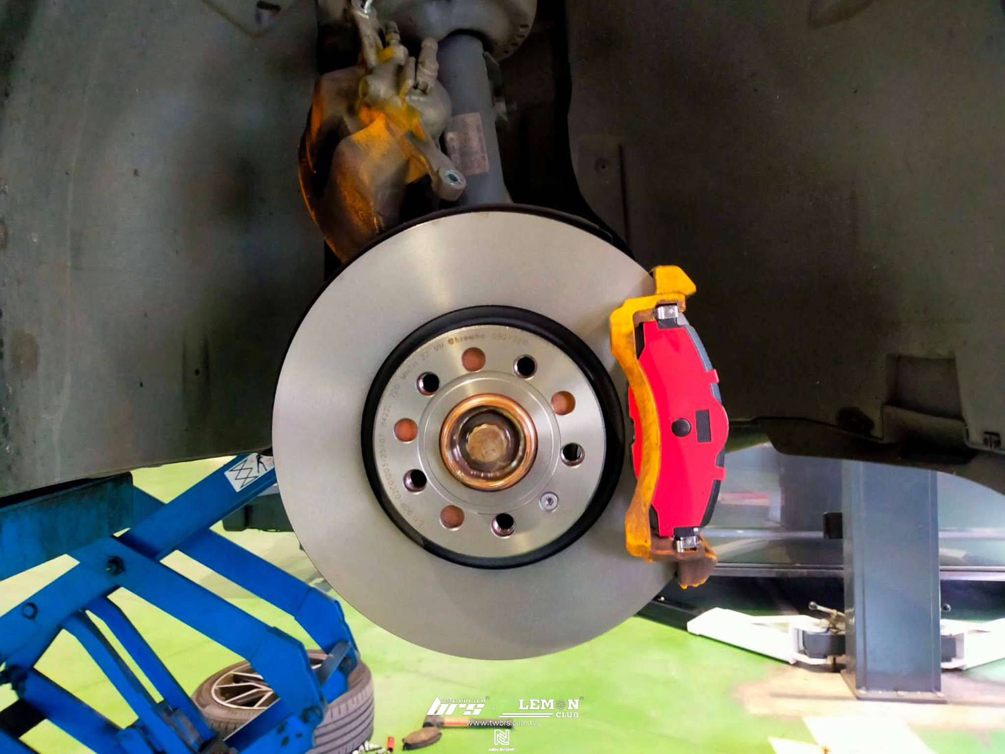 Skoda Superb 安裝 前Brembo312x25碟盤+前Brembo來令片(紅皮)