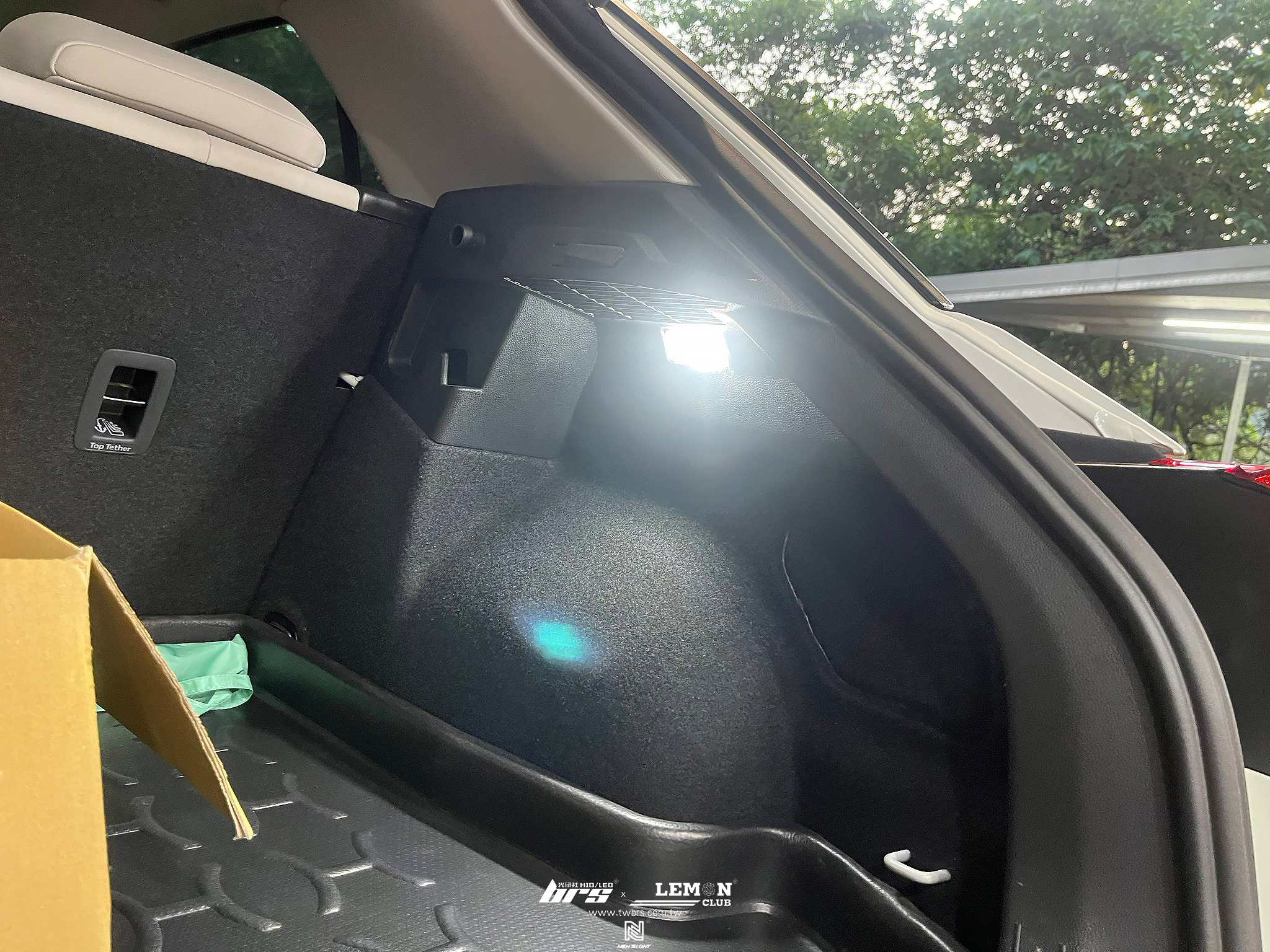 Volkswagen T-ROC 安裝 前後黑標+後車箱燈