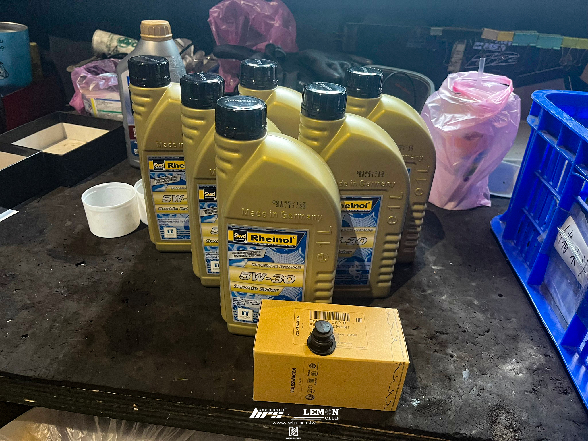 Volkswagen New Tiguan 保養(德國Rheinol萊茵機油5W30更換+原廠機油芯更換+原廠洩油螺絲更換+原廠洩油螺絲墊片更換)