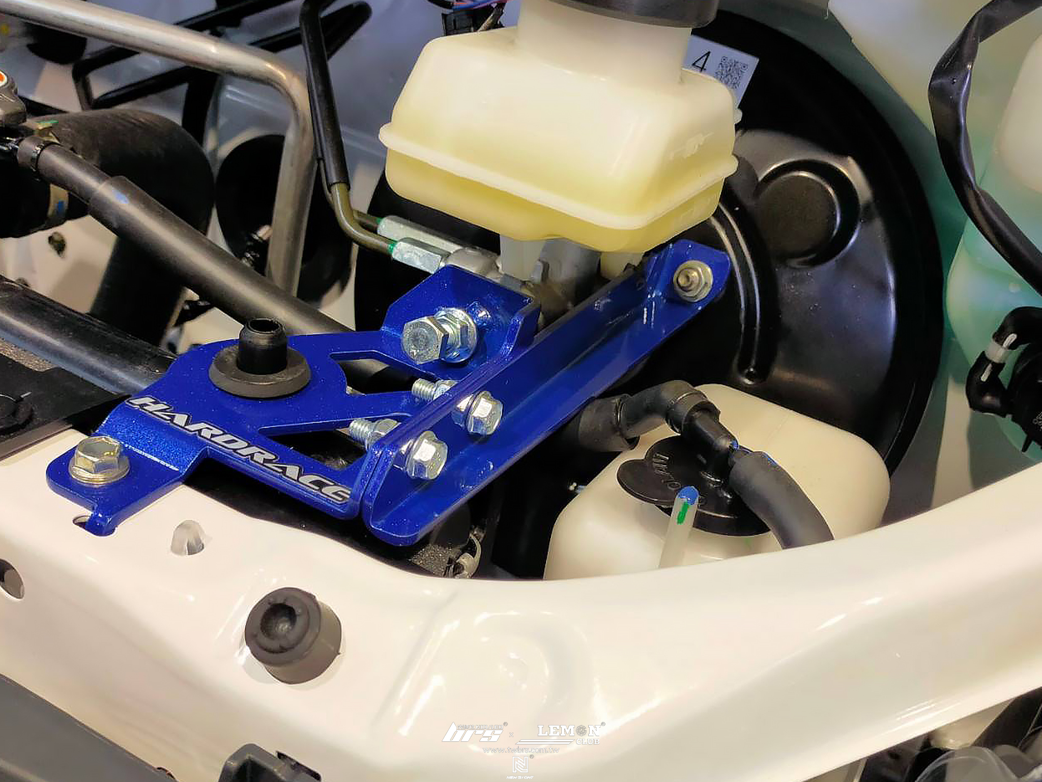 Toyota Town Ace 安裝 D2避震器+HARDRACE 後彈簧緩衝墊+HARDRACE 煞車總泵頂桿+D1 Spec油門加速器