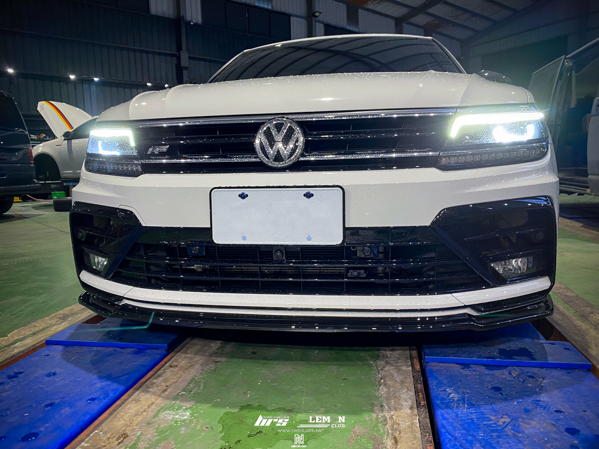 Volkswagen New Tiguan R-Line 安裝 類MAX前下巴+牌照燈