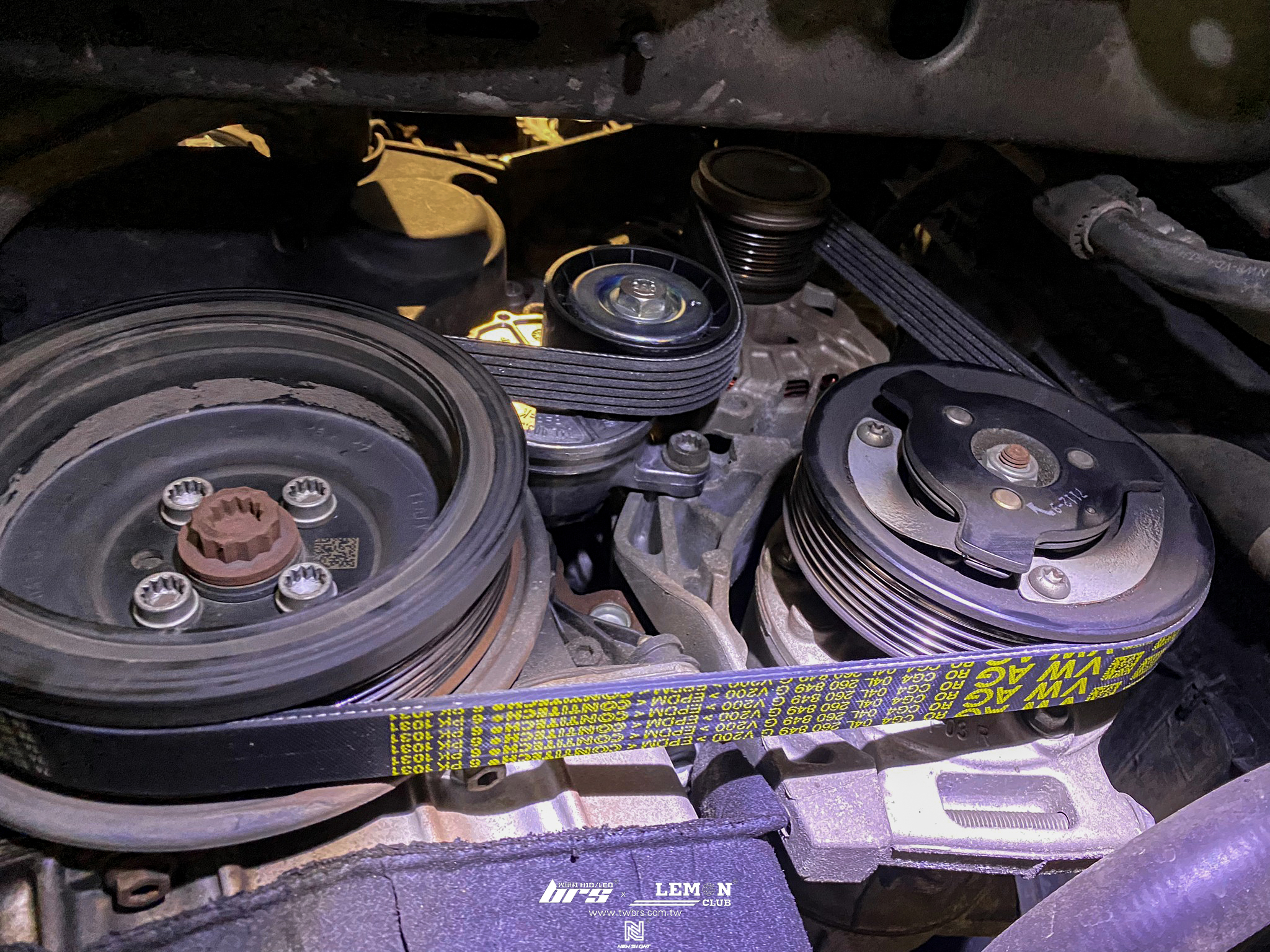 Volkswagen Touran 保養 原廠外皮帶+惰輪更換+正時皮帶組更換