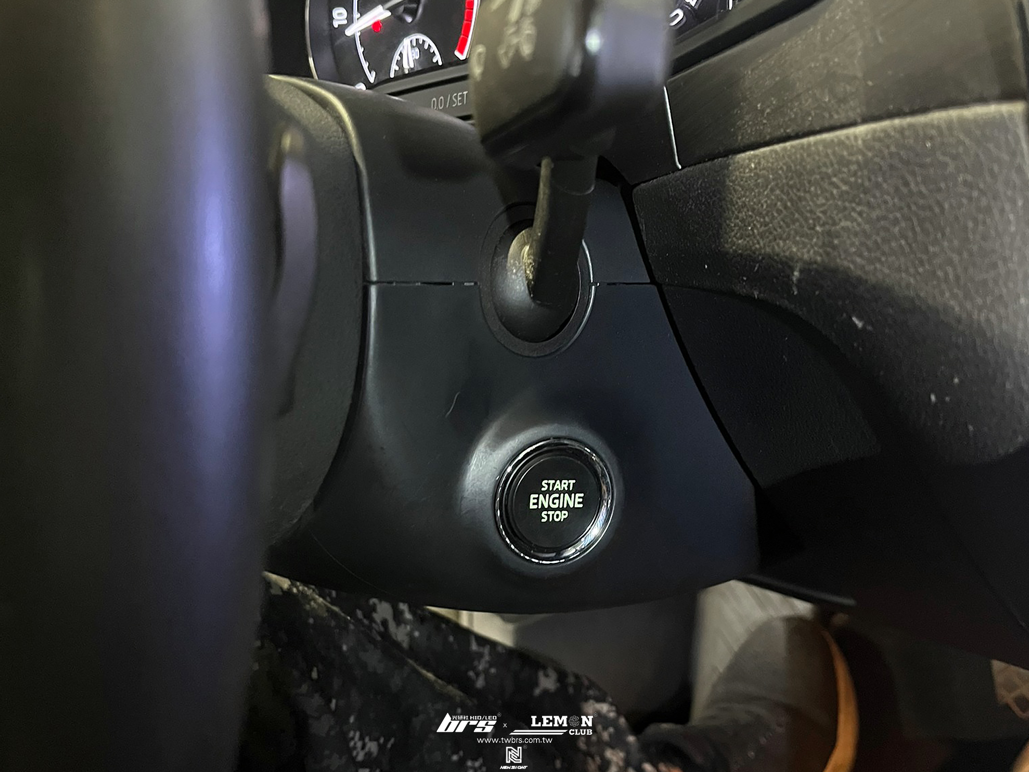 Skoda Superb 安裝 原廠啟動開關