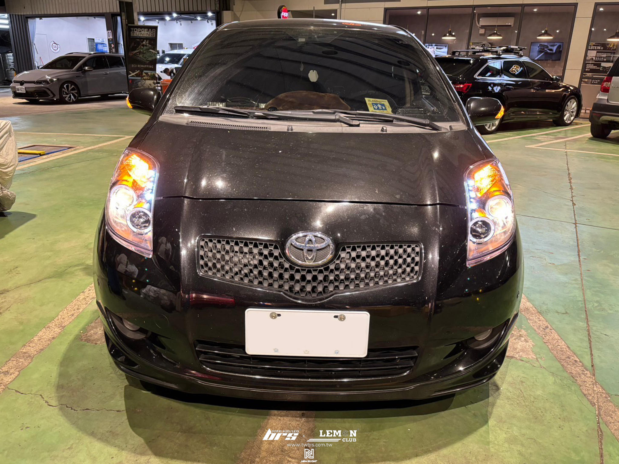 Toyota Yaris 安裝 魚眼大燈總成