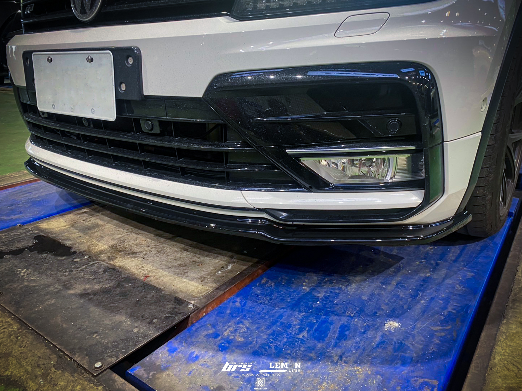 Volkswagen New Tiguan R-Line 安裝 類MAX前下巴