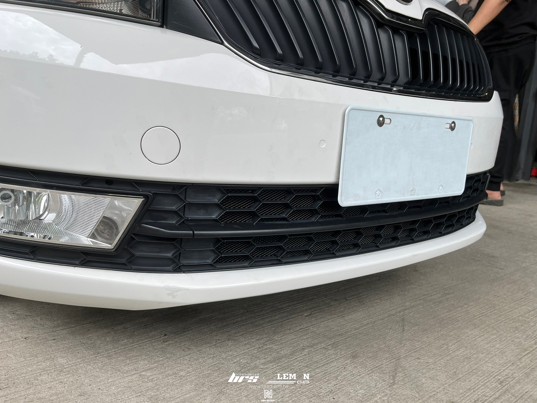 Skoda Rapid 安裝 保桿防跳石網