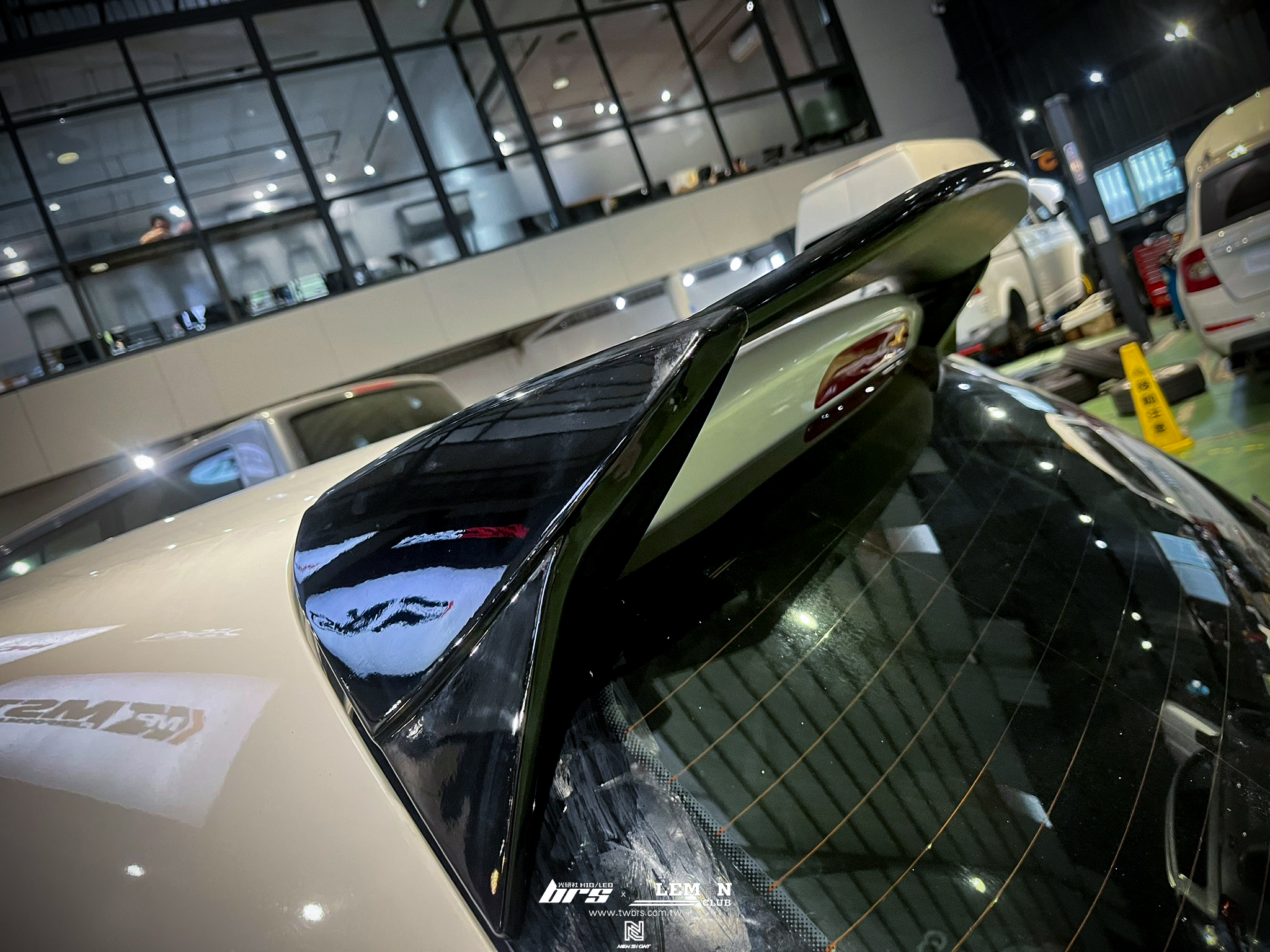 Volkswagen Golf 6 安裝 ASPEC款尾翼