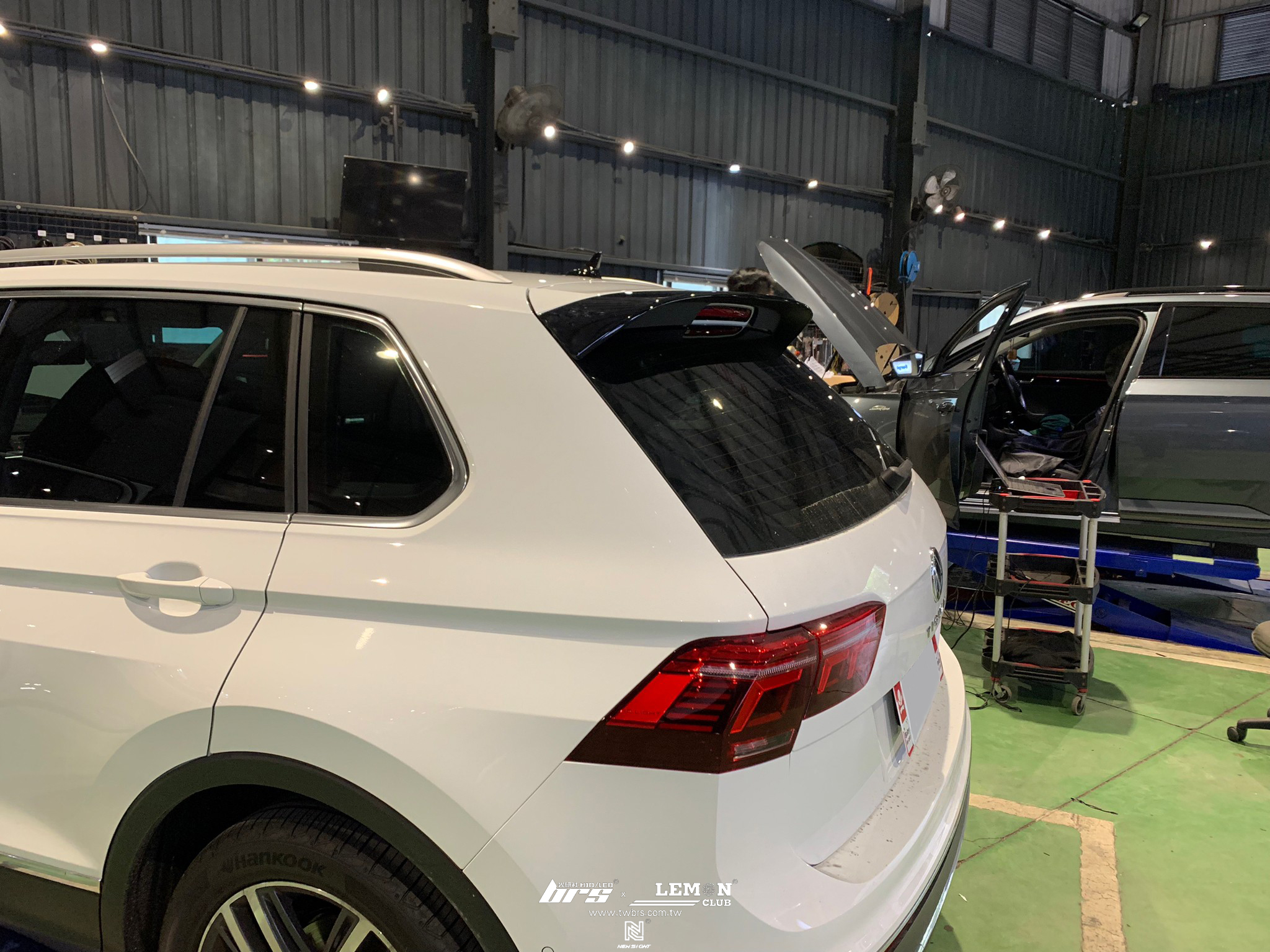 Volkswagen New Tiguan 安裝 R-Line尾翼+21年式日行燈水箱罩