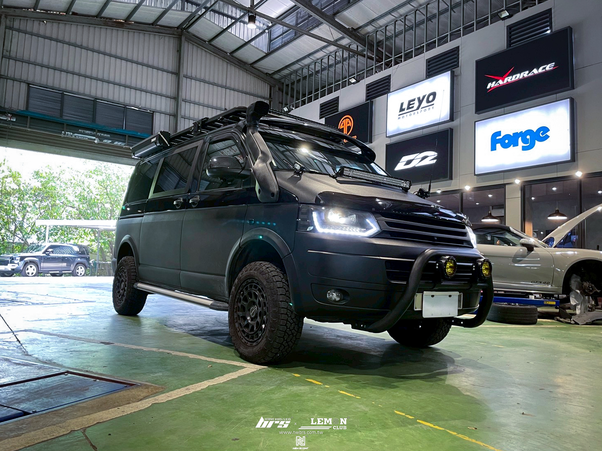 Volkswagen T5 安裝 Feelair越野加高版氣壓避震器