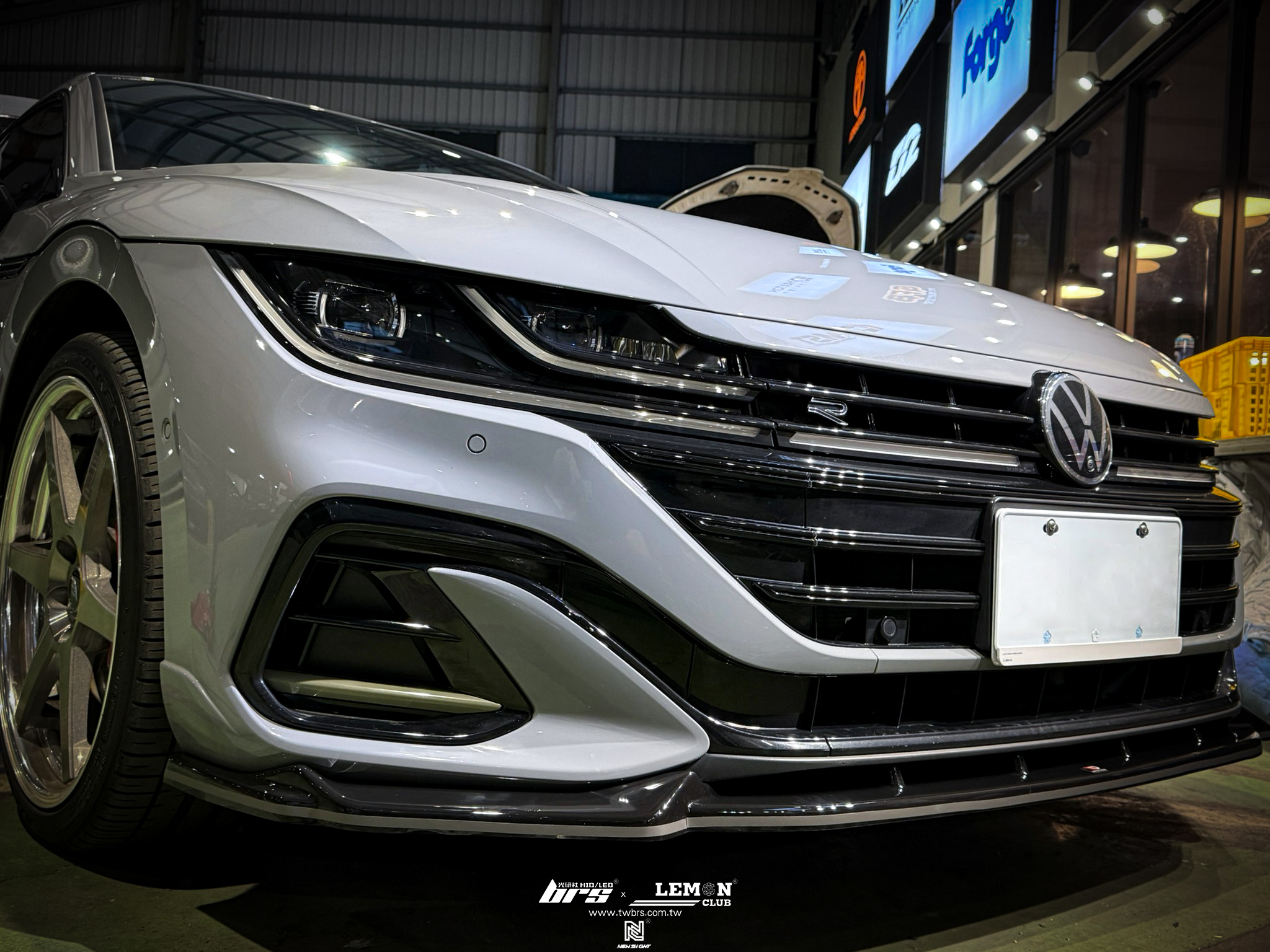 Volkswagen Arteon R-Line 安裝 類Max前下巴