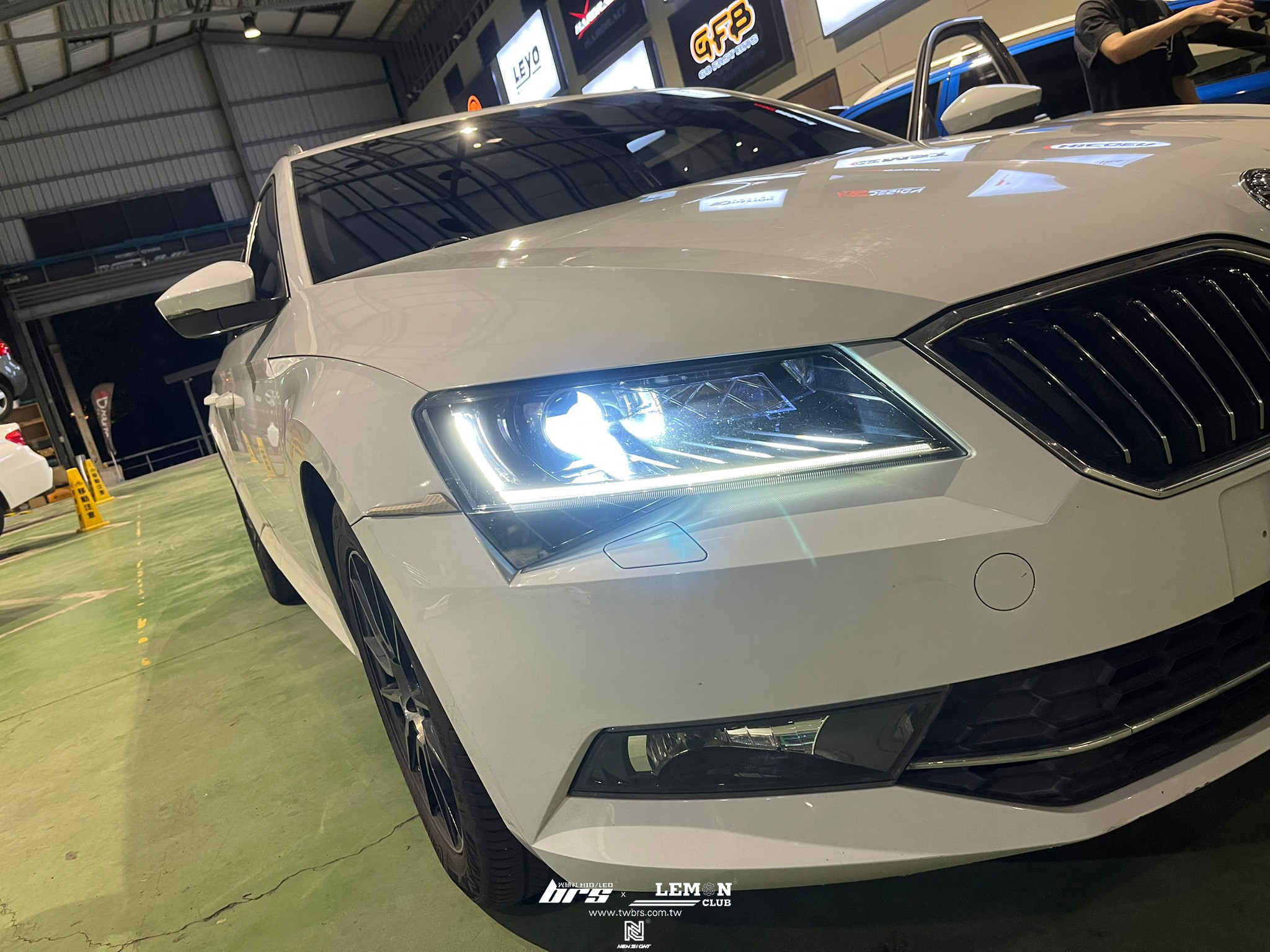Skoda Superb 安裝 大燈HIGHLIGHT SS款(高階款) 6500K LED