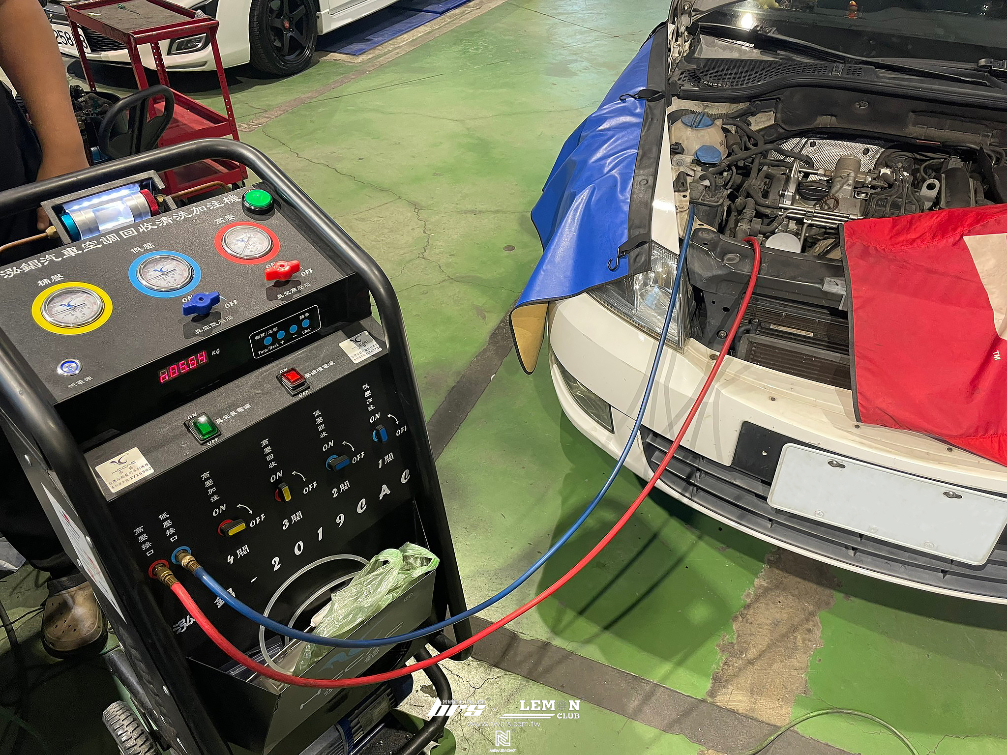 Skoda Octavia 保養(原廠空氣濾芯+變速箱油更換+閥體油更換+原廠火星塞+活性碳空調濾芯)+節氣門清洗+冷氣清洗