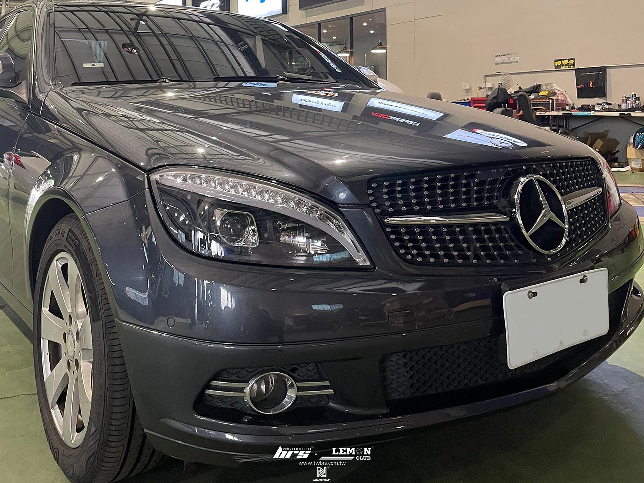 Benz W204 安裝 流水方向大燈總成