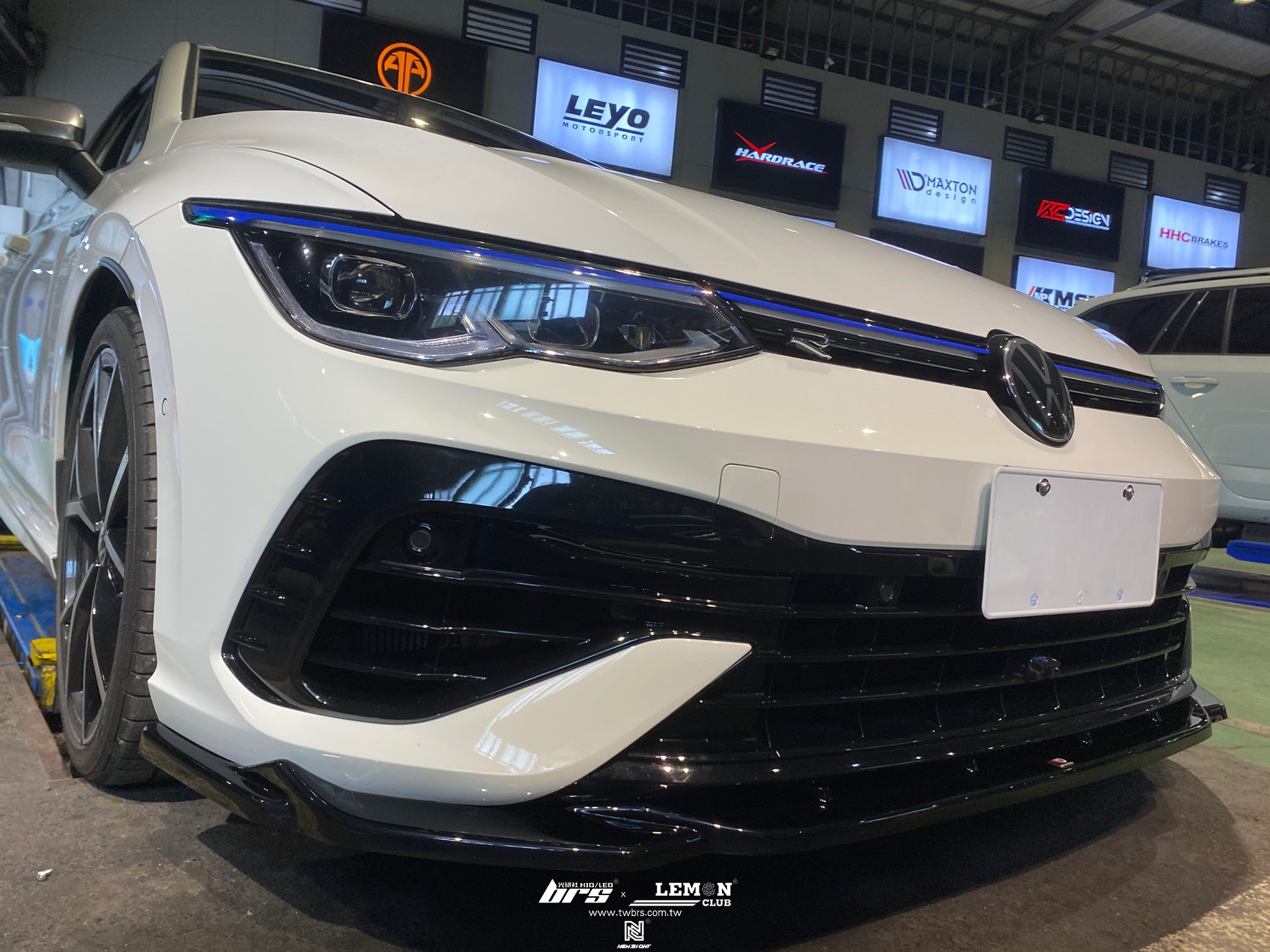 Volkswagen Golf 8 Variant R 安裝 怠速熄火啟停自動關閉器+MAXTON前下巴