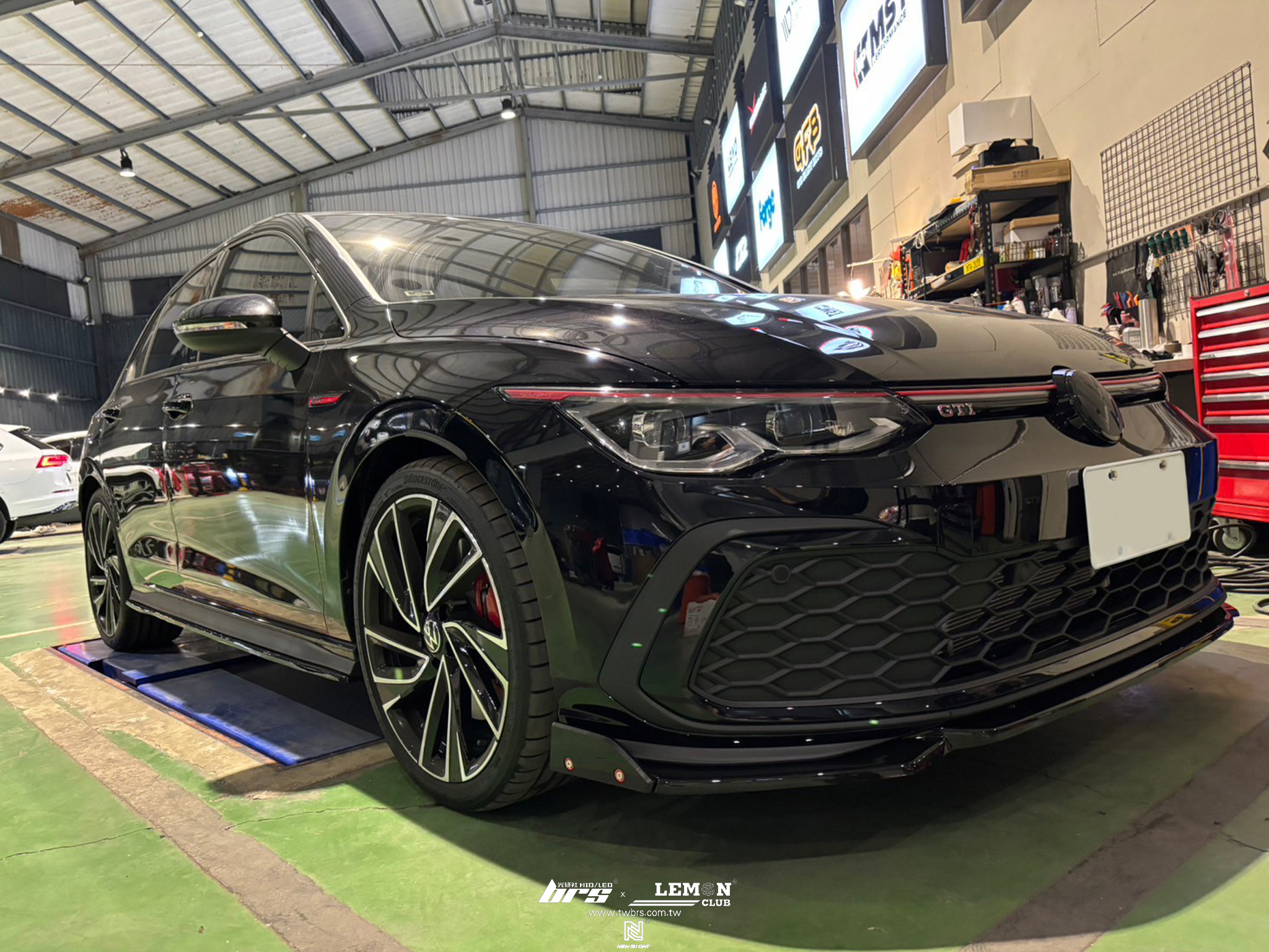 Volkswagen Golf 8 GTI 安裝 類MAX前下巴+前黑標+後黑標+類MAX側裙+類MAX雙邊單出後下巴+CS款水轉印尾翼