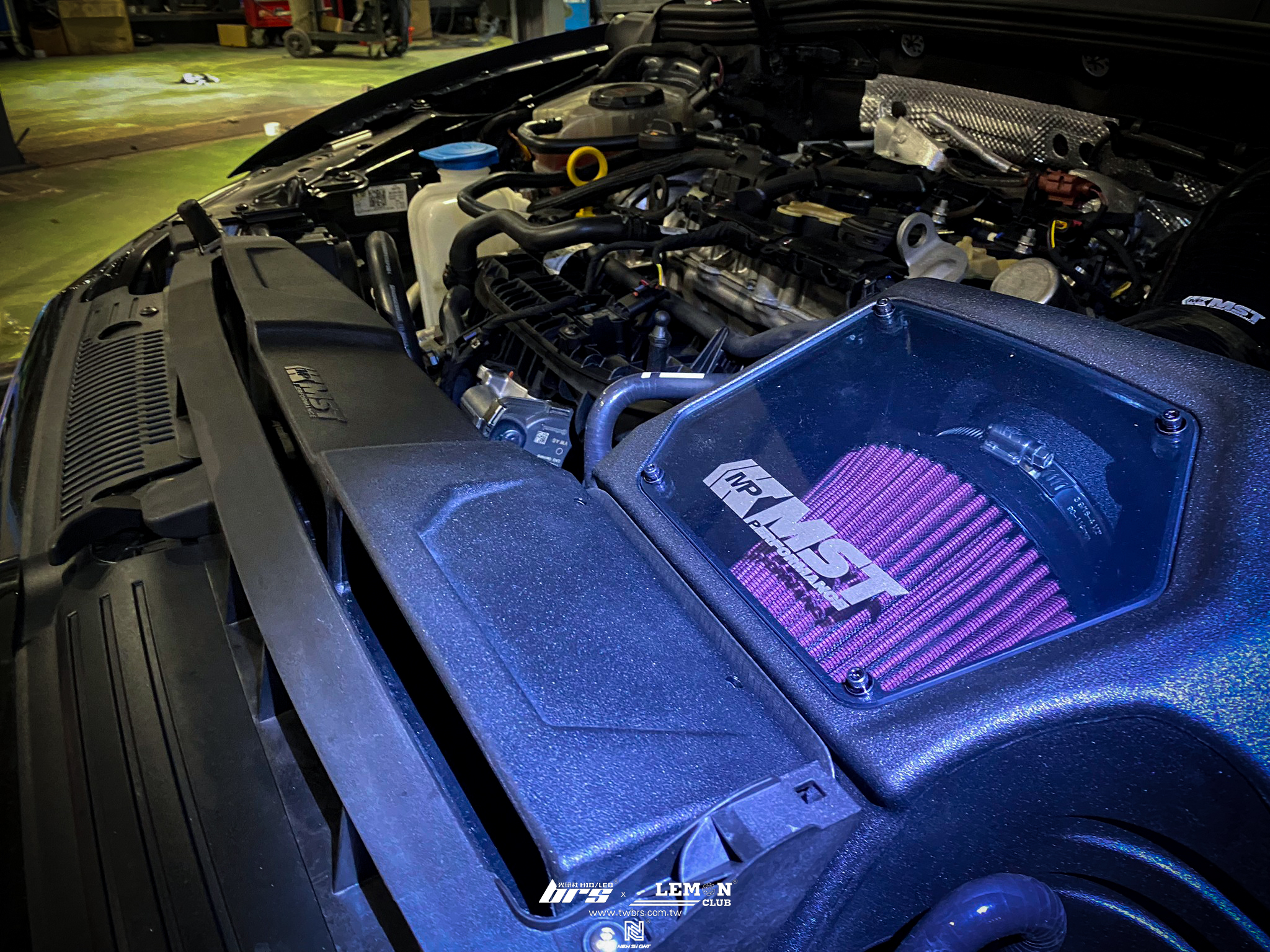 Volkswagen Golf 8 R 安裝 EA888 Gen4 EVO MST 進氣系統+Racingline下隱藏水管