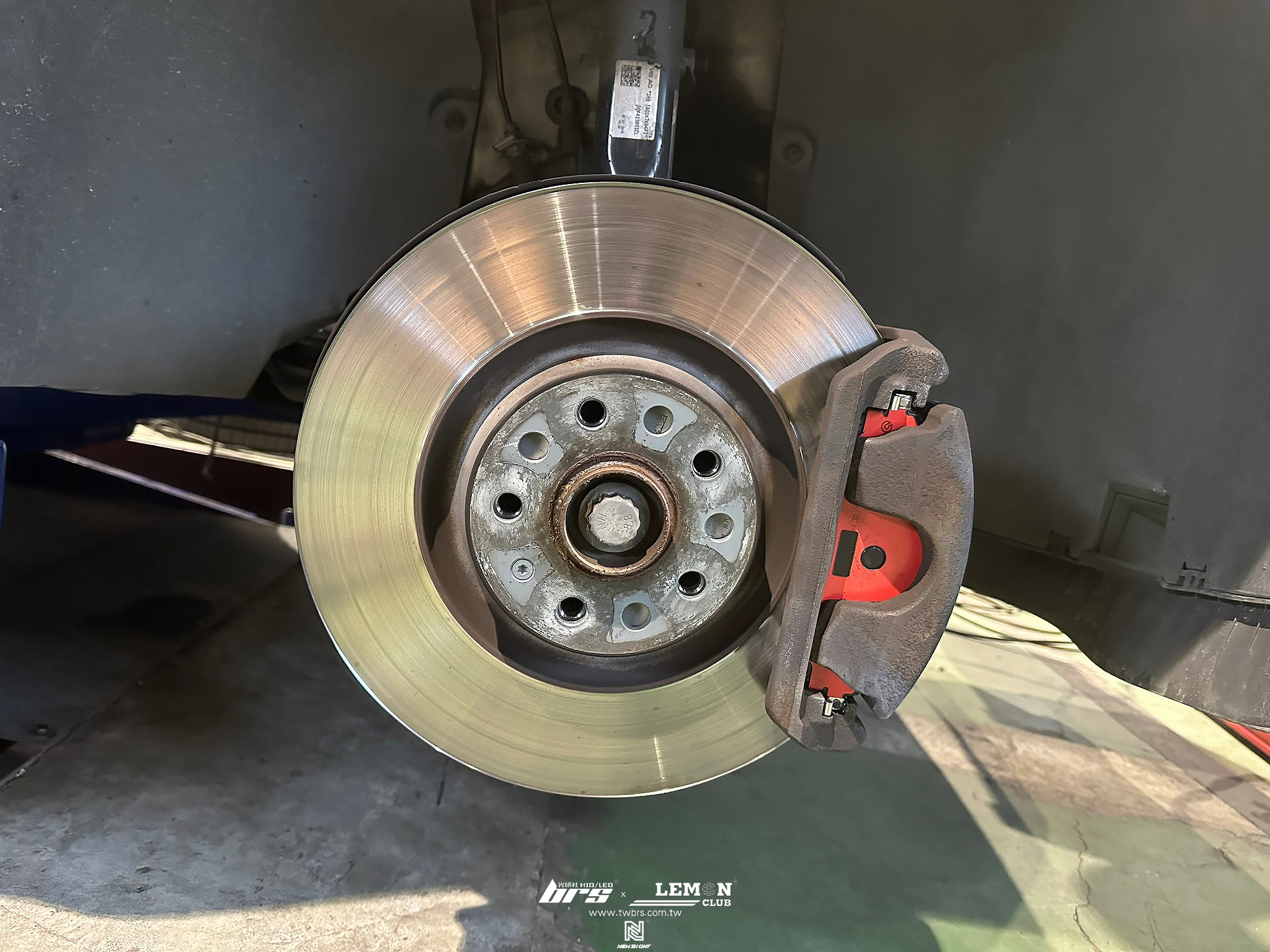 Skoda kodiaq 安裝 前後Brembo來令片(紅皮)