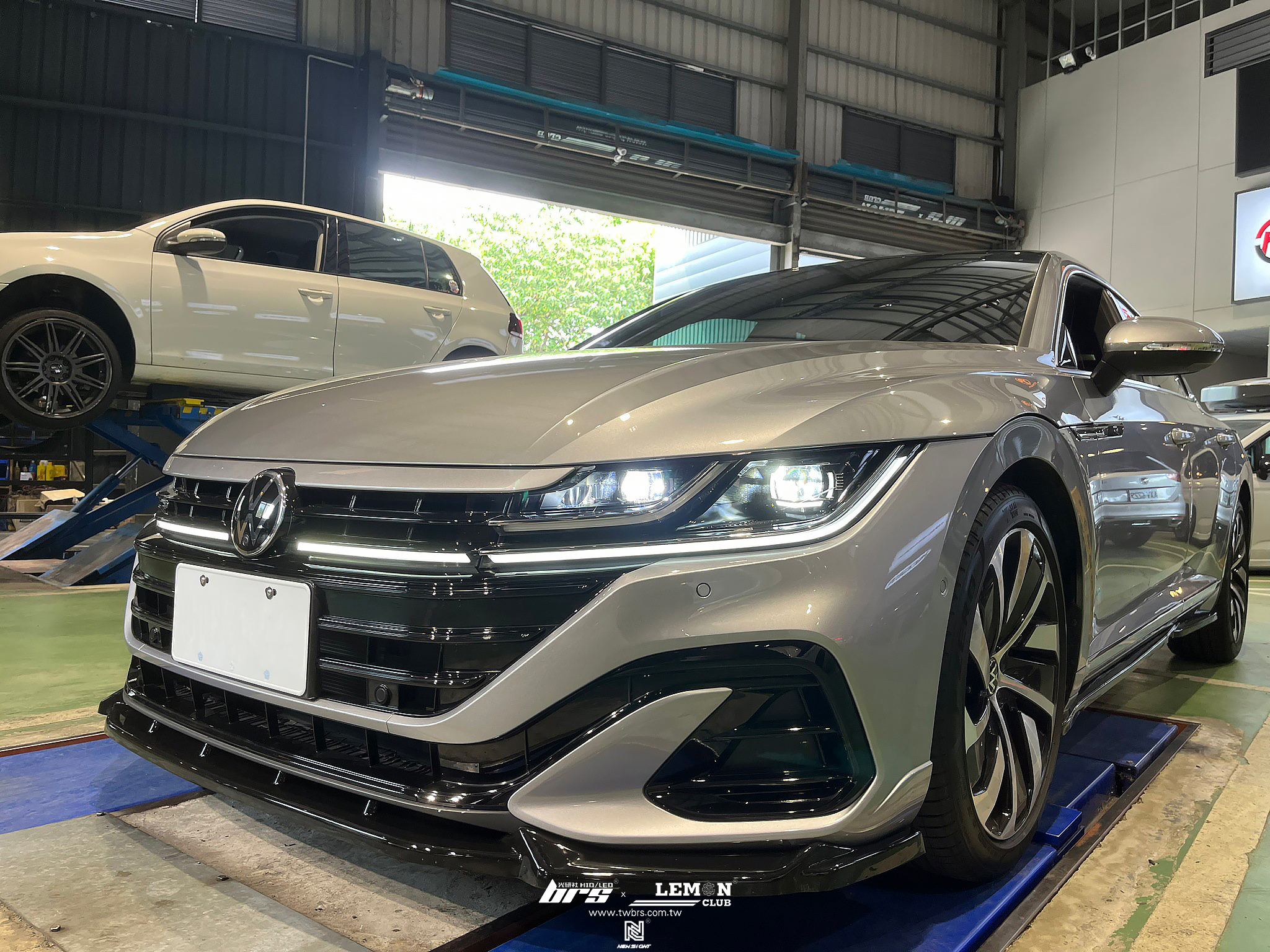 Volkswagen Arteon 安裝 類MAX側裙+類MAX後下擾流+類MAX前下巴+類MAX後下包角