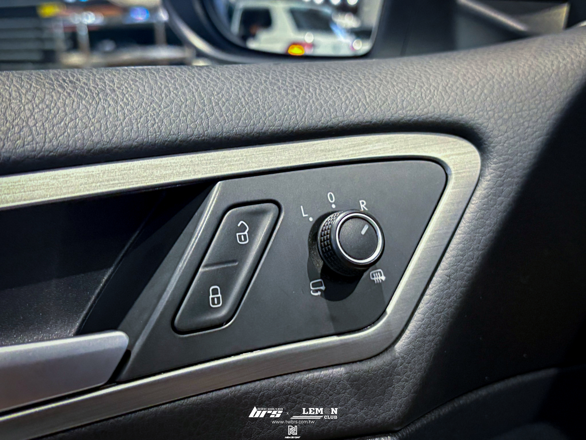 Volkswagen Golf 7 安裝 原廠電折後視鏡+投射式門邊燈(R標)