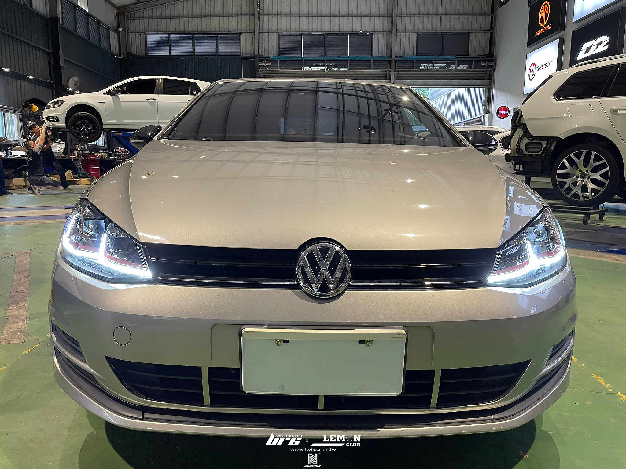 Volkswagen Golf 7 安裝 7改7.5紅線魚眼大燈總成+大燈35W 6500K HID