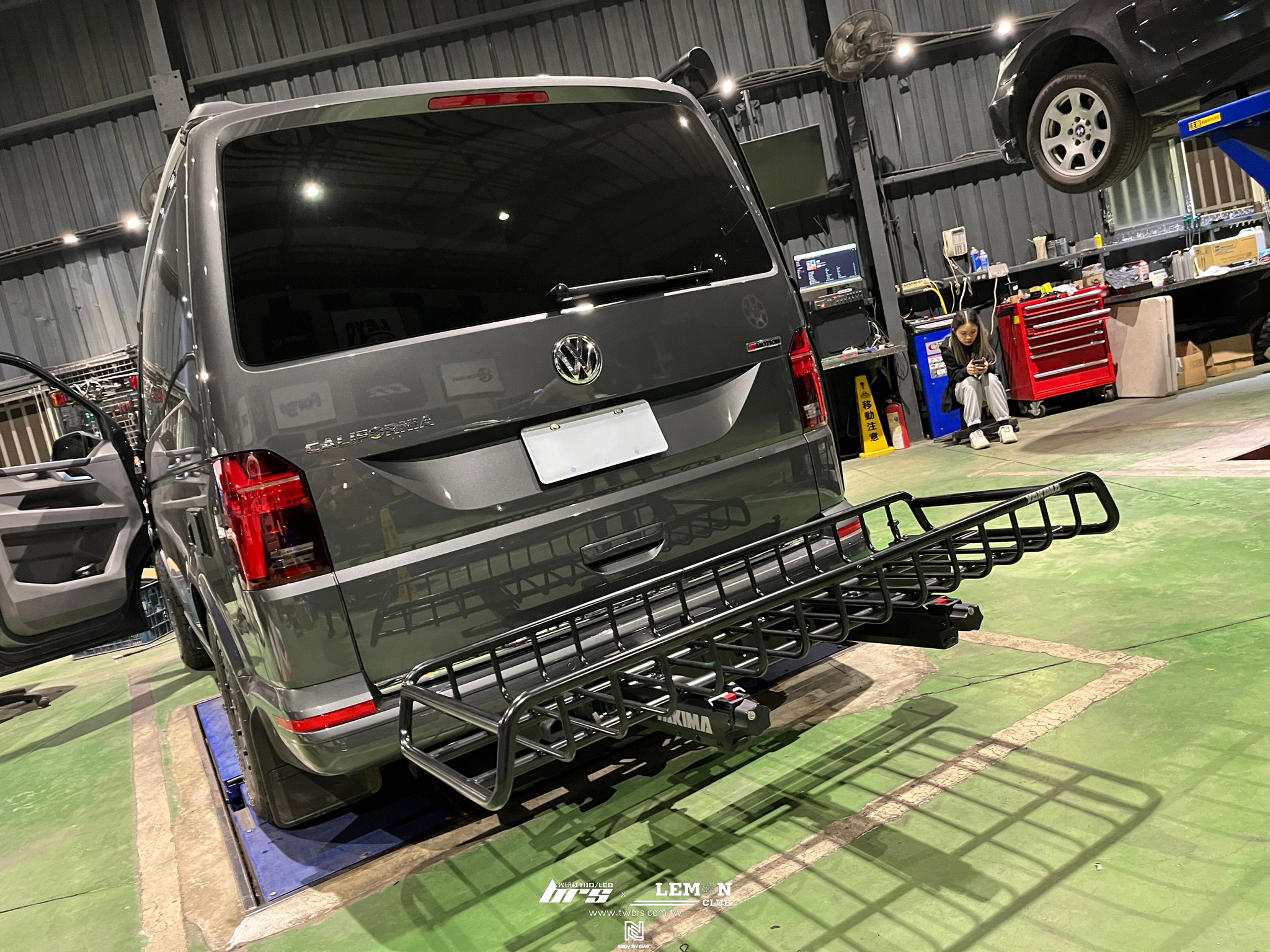 Volkswagen T6.1 安裝 YAKIMA EXO 行李籃+YAKIMA EXO 系統底座