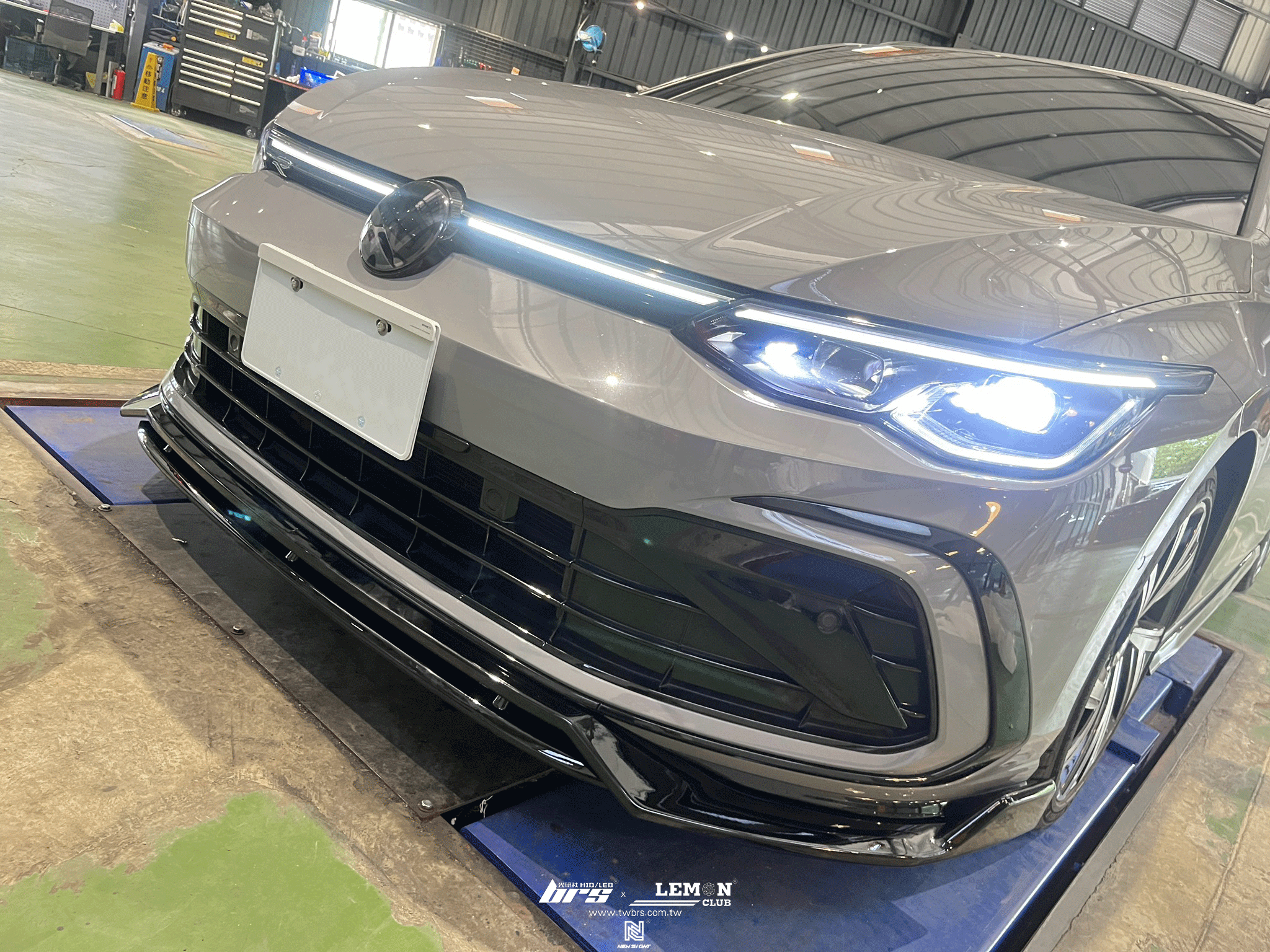 Volkswagen Golf 8 安裝 RZ款前下巴