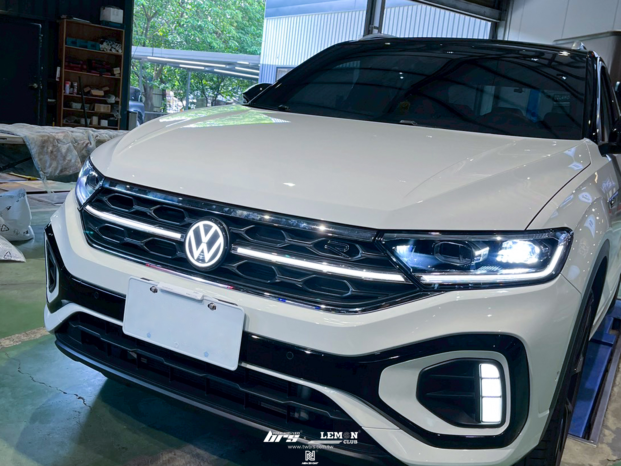 Volkswagen T-ROC 安裝 發光廠徽+Leyo後雨刷移除塞+Pipercross高流量進氣濾芯