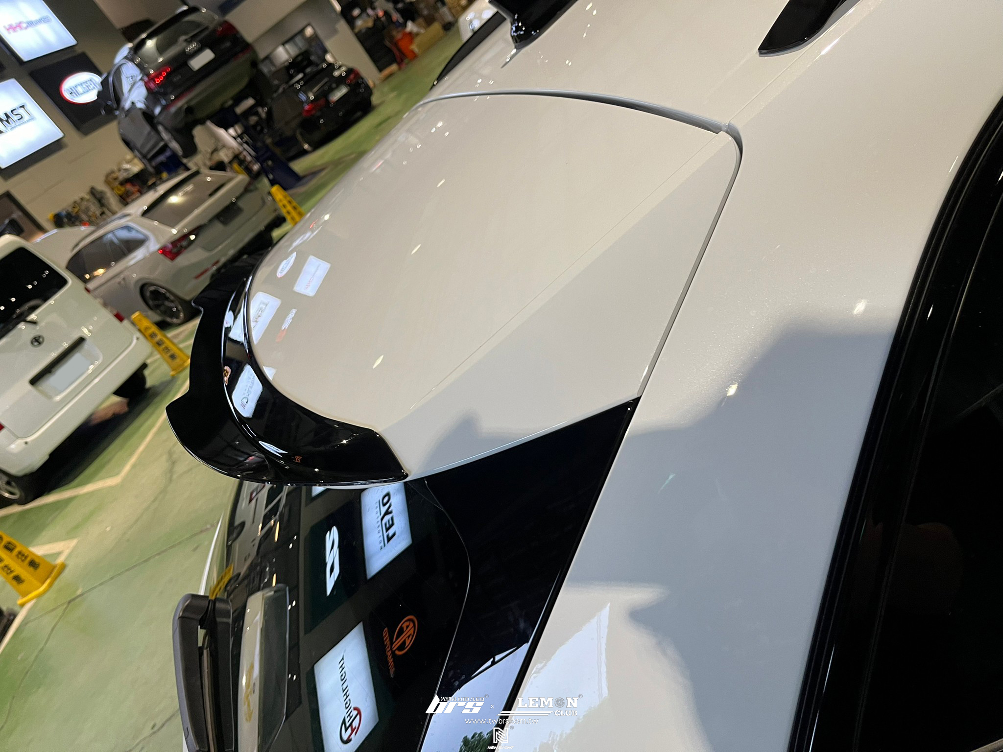 Skoda Octavia 安裝 類MAX尾翼