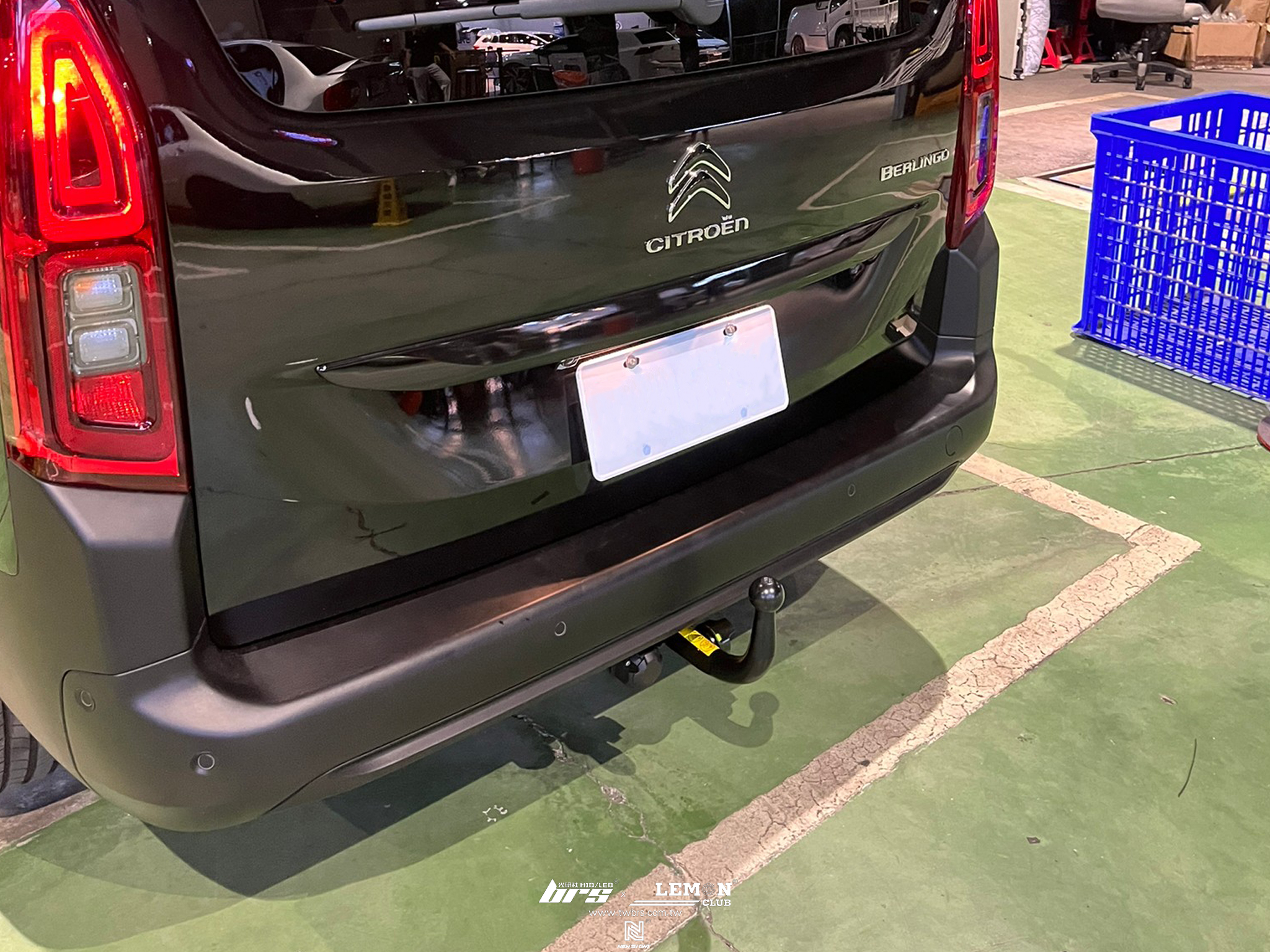 Ciroen Berlingo 安裝 Oris 固定式拖車勾