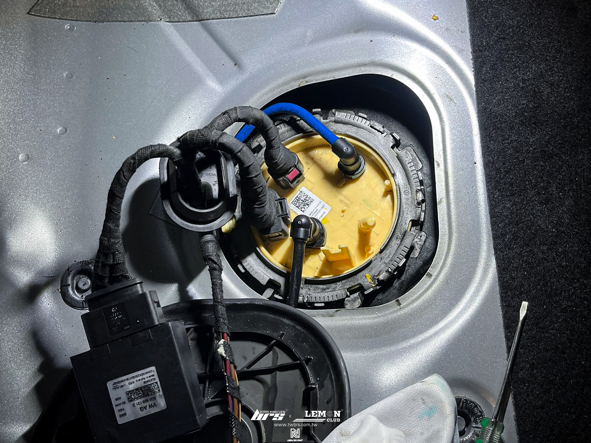 Skoda Octavia 保養 汽油泵浦+控制模組+墊圈更換