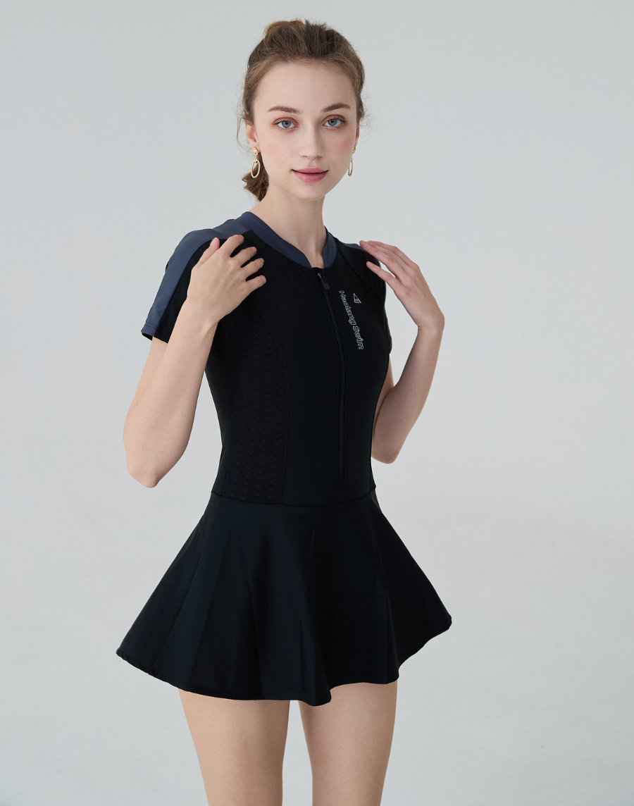 Haolang 低調經典黑短袖連身裙泳衣