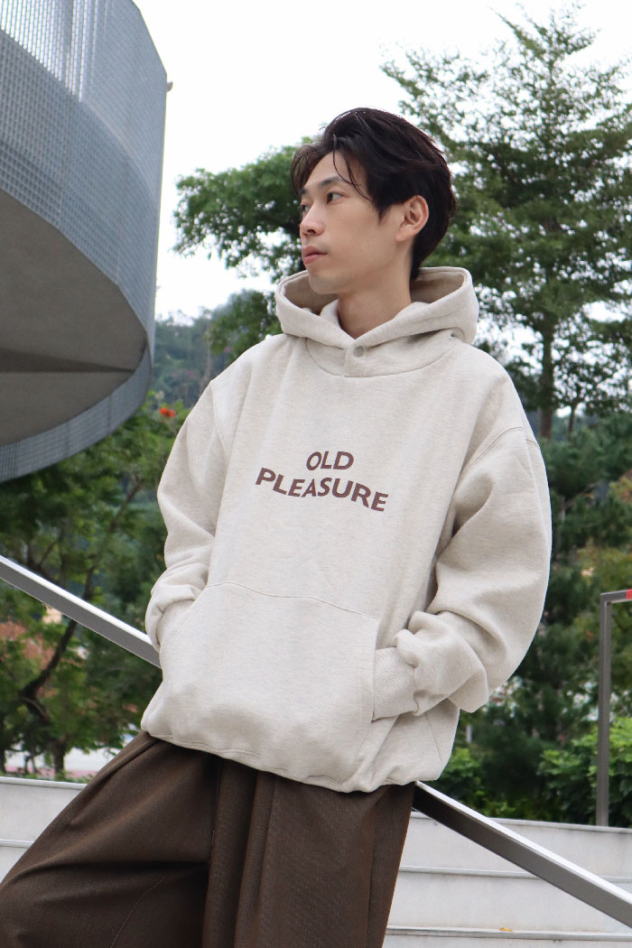 【 Giusto 】領口釘釦連帽厚磅大學T