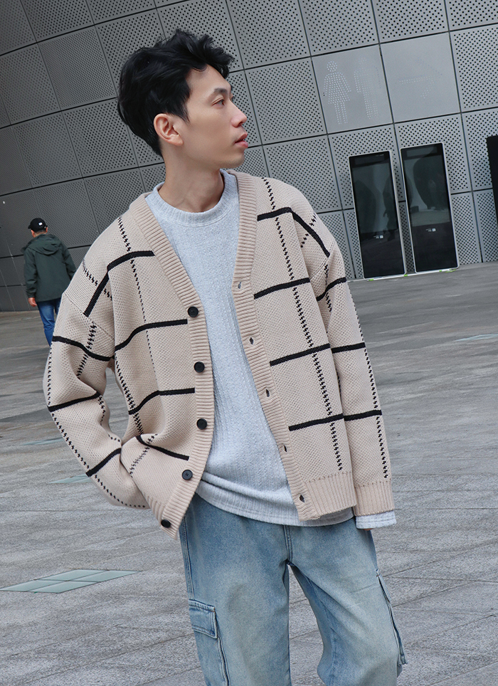 【 Giusto 】格紋大V領針織罩衫