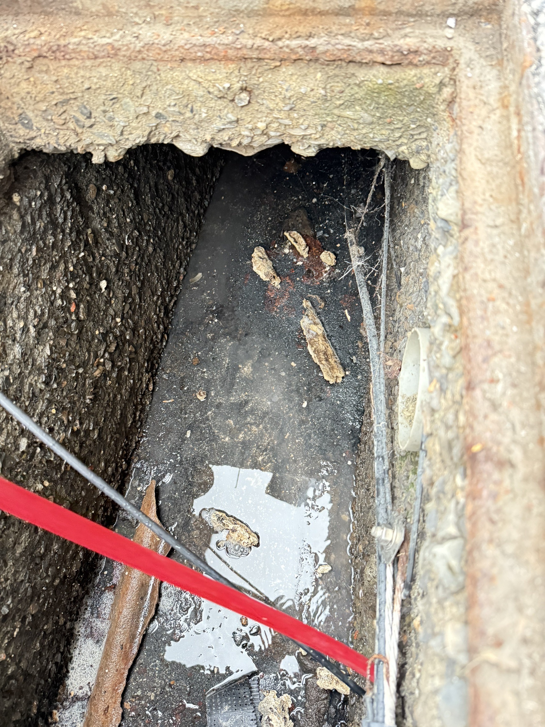 三民區透天戶外排水堵塞與結垢檢測畫面