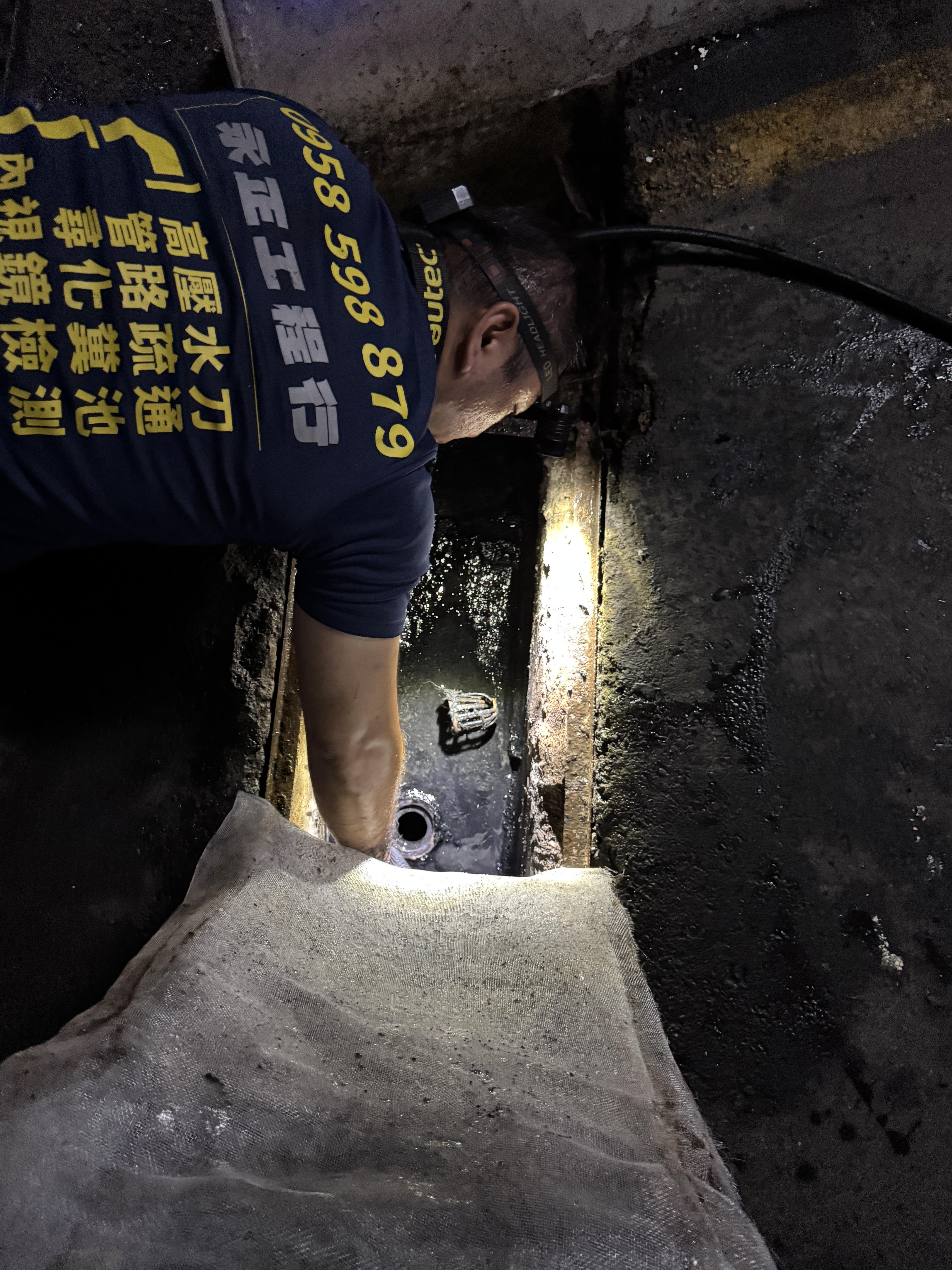 重上路地下車道排水管水刀疏通 (6).JPG 高壓水刀噴射作業