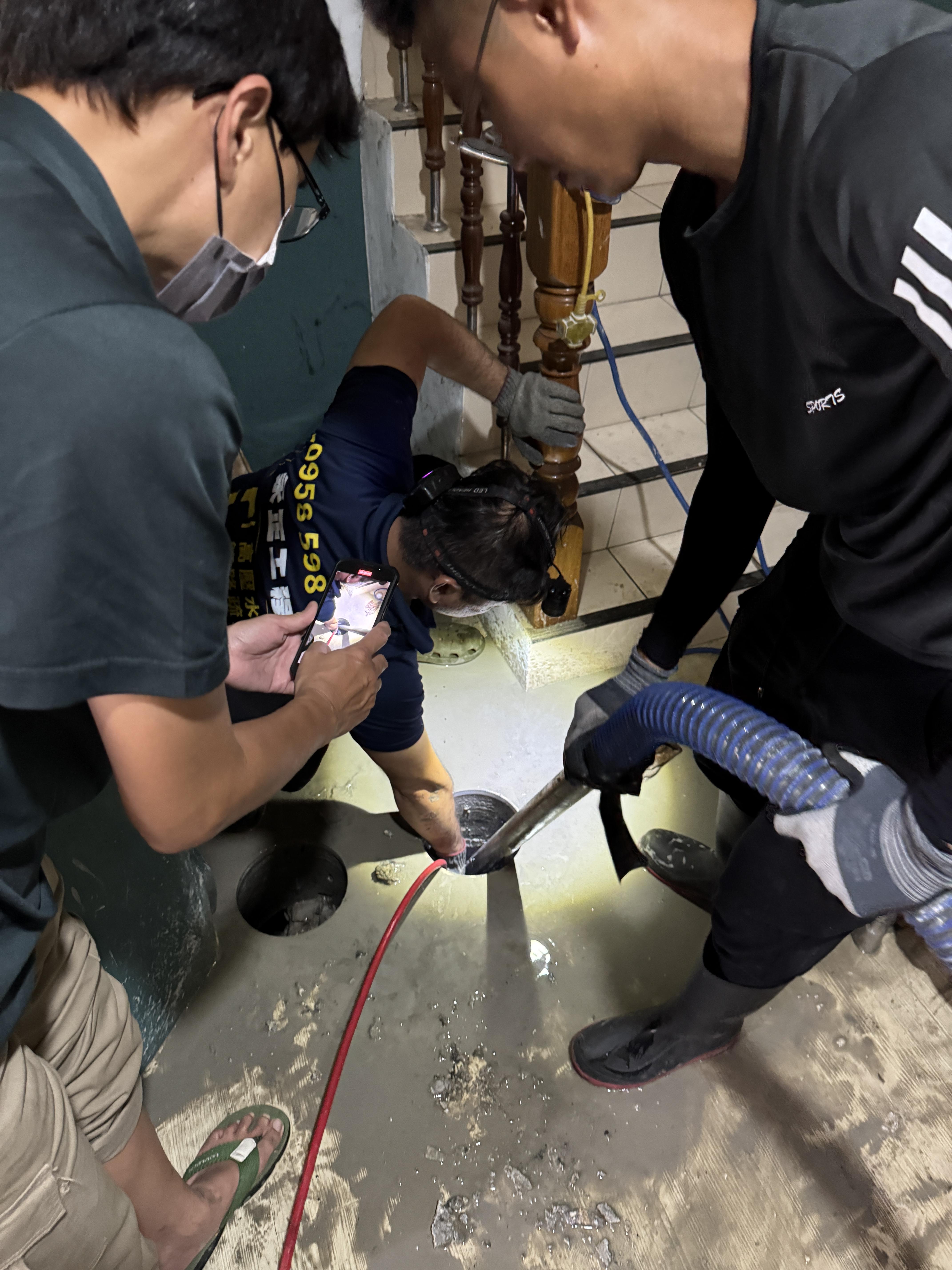 餐飲業截油槽油垢清洗前後對比