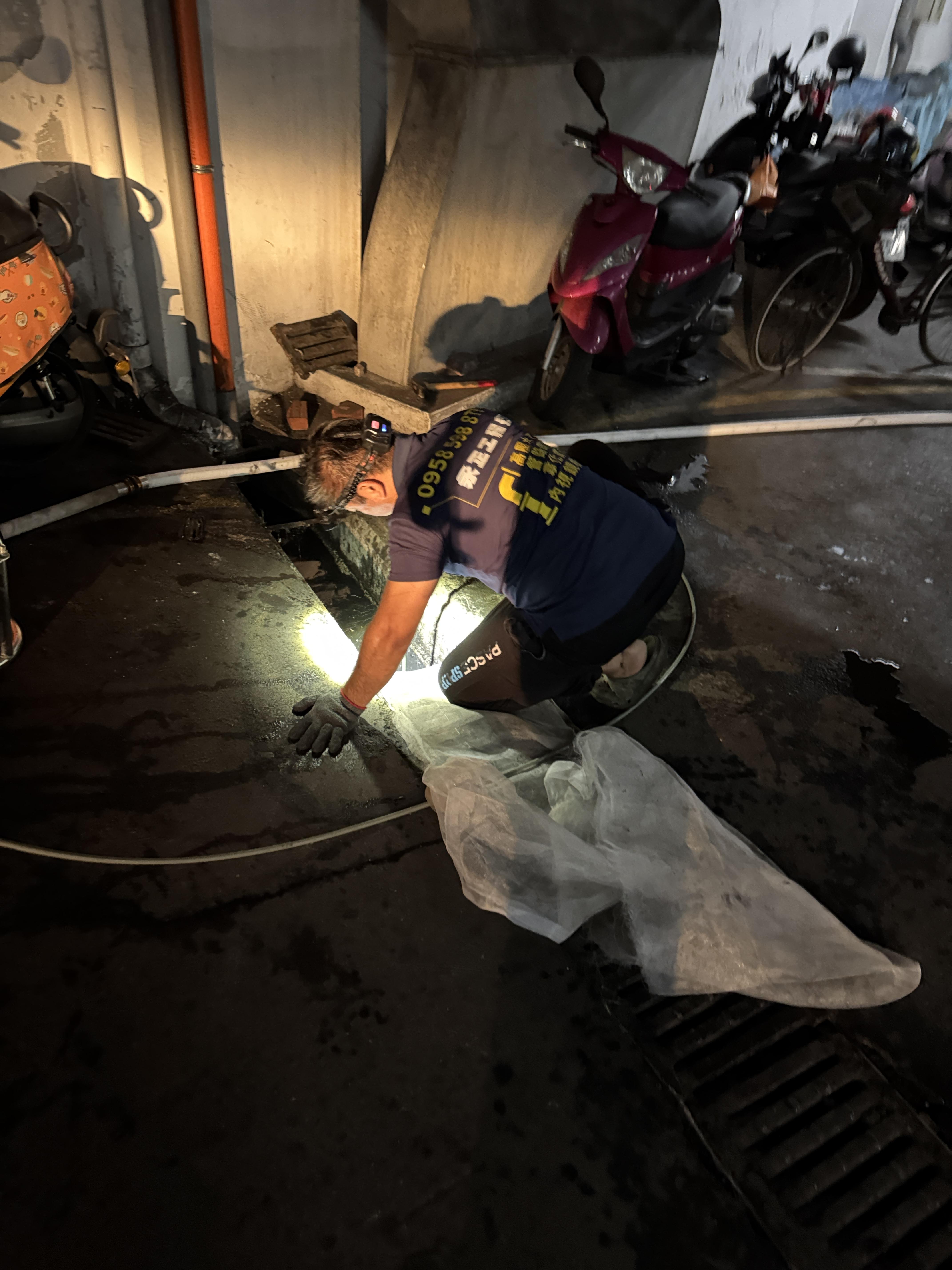 重上路地下車道排水管水刀疏通 (5).JPG 高壓水刀噴射作業