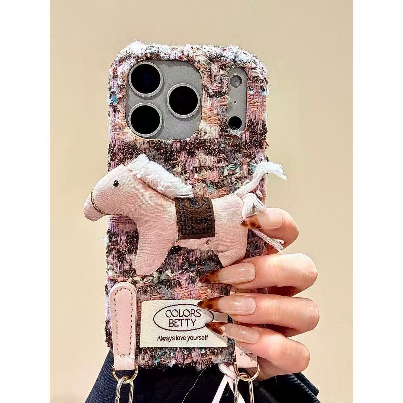 撞色不規則絨布立體小馬手機殼2